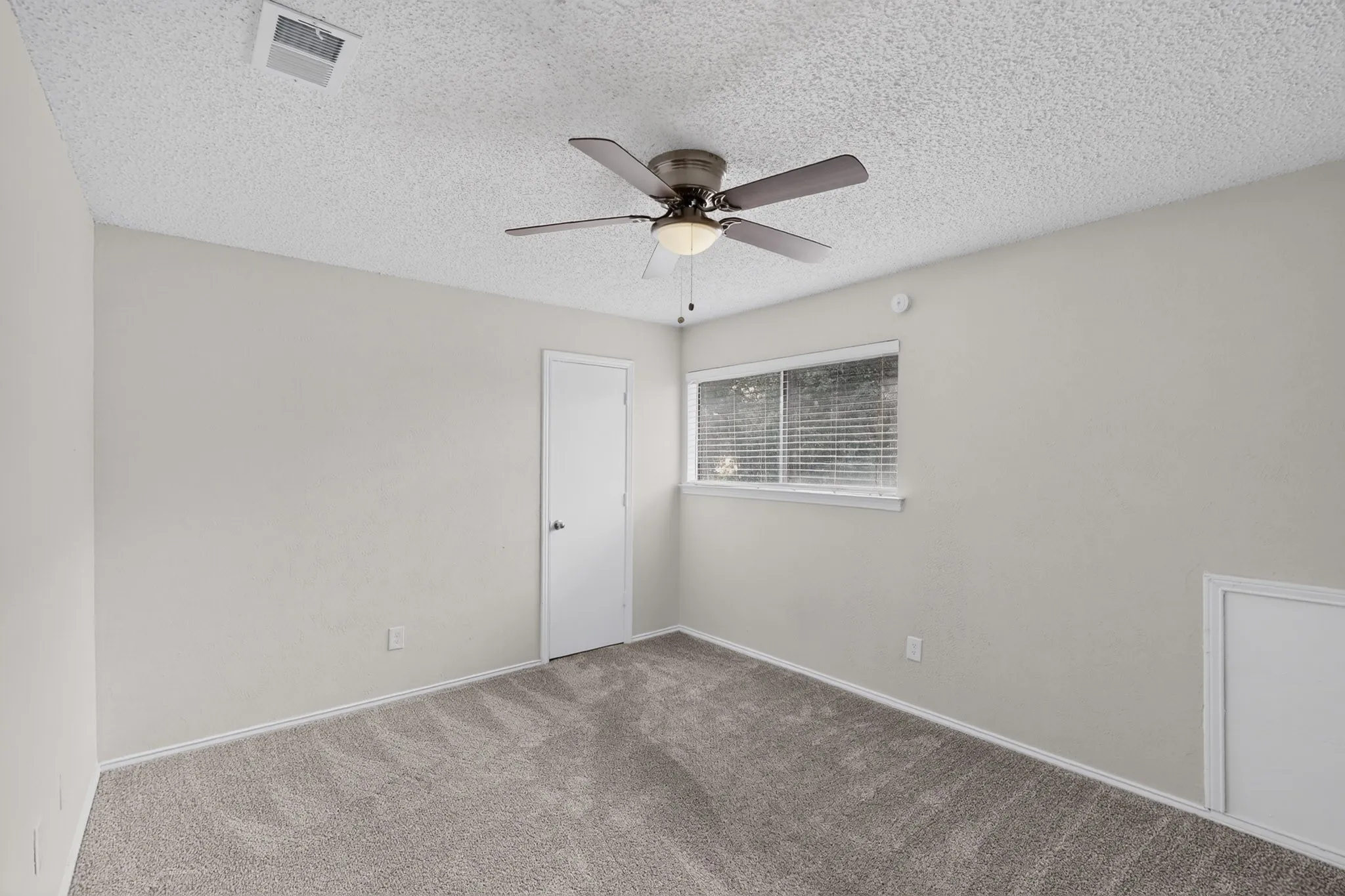 Duplex For Rent in Dallas County , 910 N Nursery Road, Irving, Texas 75061, 2 Bedroom, 2 Bathroom, 2 Garage spaces, 1,122 Sqft, built in 1981, mls#21410402, Real Estate Agent in Irving, Homes For Rent in Dallas county, Homes For Rent in Irving, Realtor in Irving Texas, Real Estate Brokerage Independent Realty Texas, Luminita Cordes Realtor