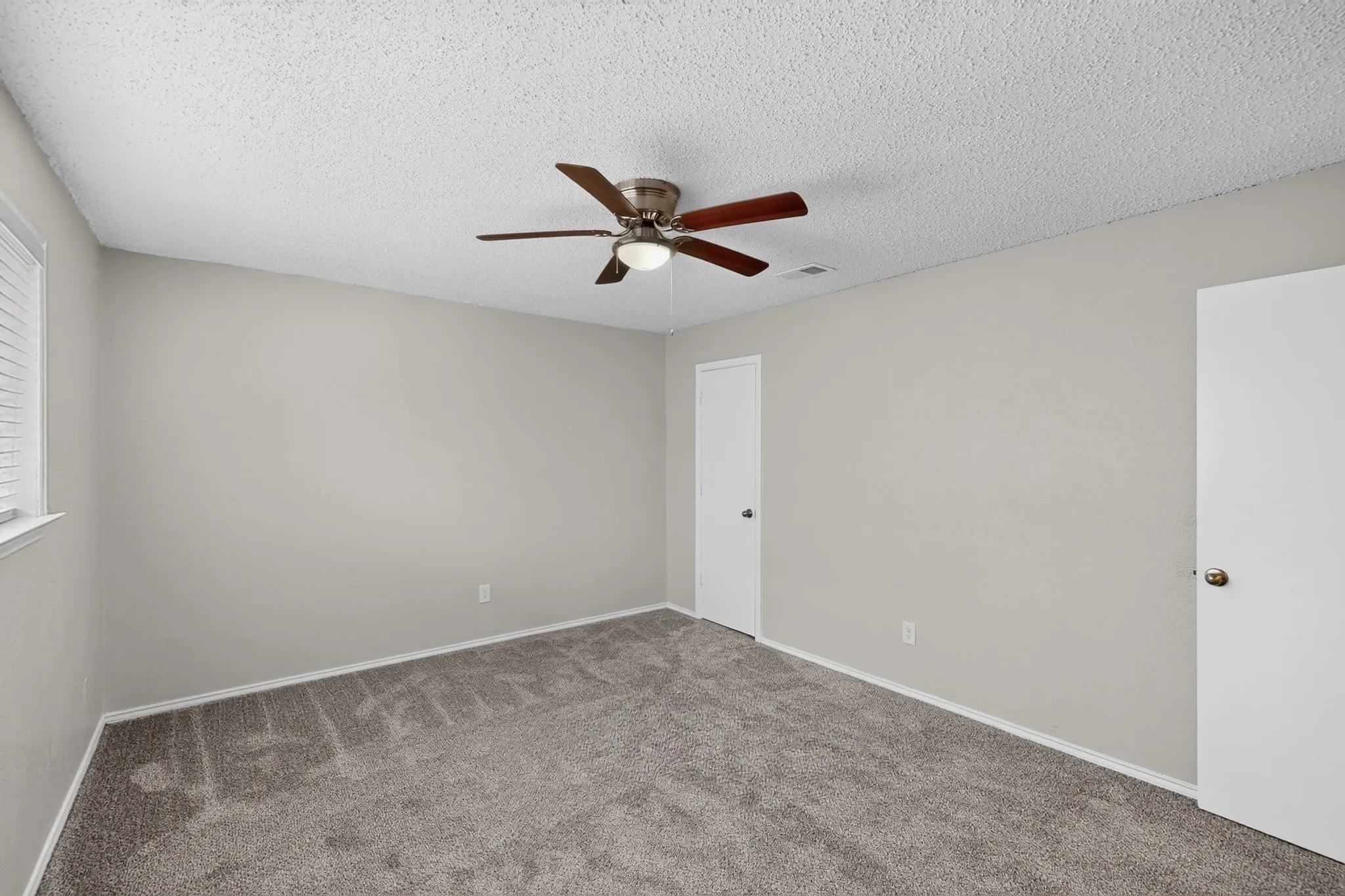Duplex For Rent in Dallas County , 910 N Nursery Road, Irving, Texas 75061, 2 Bedroom, 2 Bathroom, 2 Garage spaces, 1,122 Sqft, built in 1981, mls#21410402, Real Estate Agent in Irving, Homes For Rent in Dallas county, Homes For Rent in Irving, Realtor in Irving Texas, Real Estate Brokerage Independent Realty Texas, Luminita Cordes Realtor