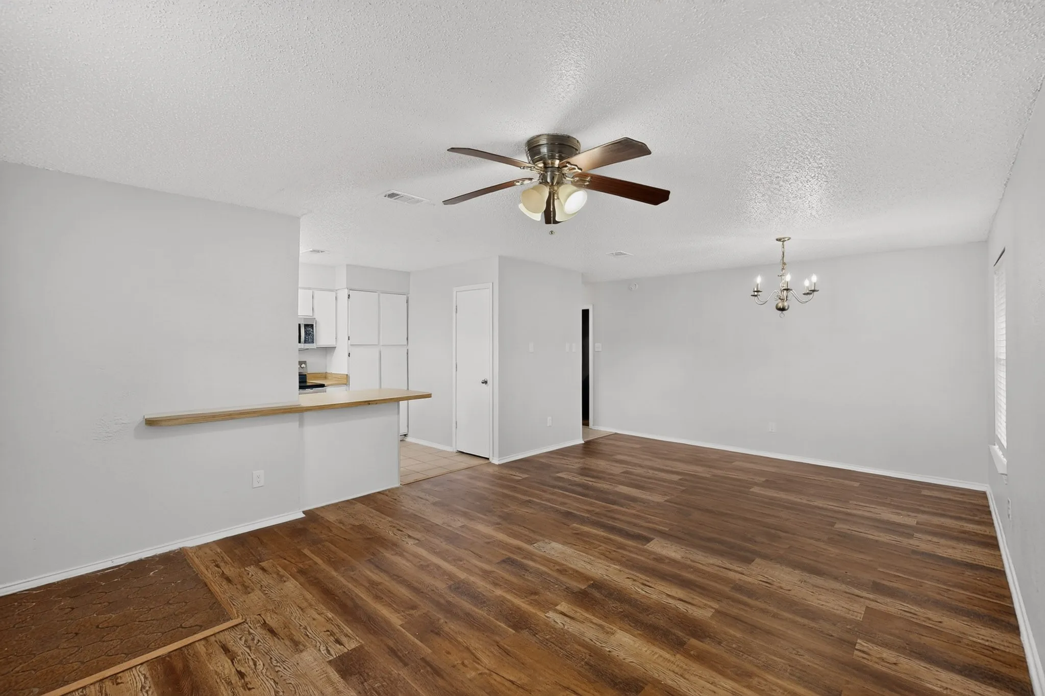 Duplex For Rent in Dallas County , 910 N Nursery Road, Irving, Texas 75061, 2 Bedroom, 2 Bathroom, 2 Garage spaces, 1,122 Sqft, built in 1981, mls#21410402, Real Estate Agent in Irving, Homes For Rent in Dallas county, Homes For Rent in Irving, Realtor in Irving Texas, Real Estate Brokerage Independent Realty Texas, Luminita Cordes Realtor