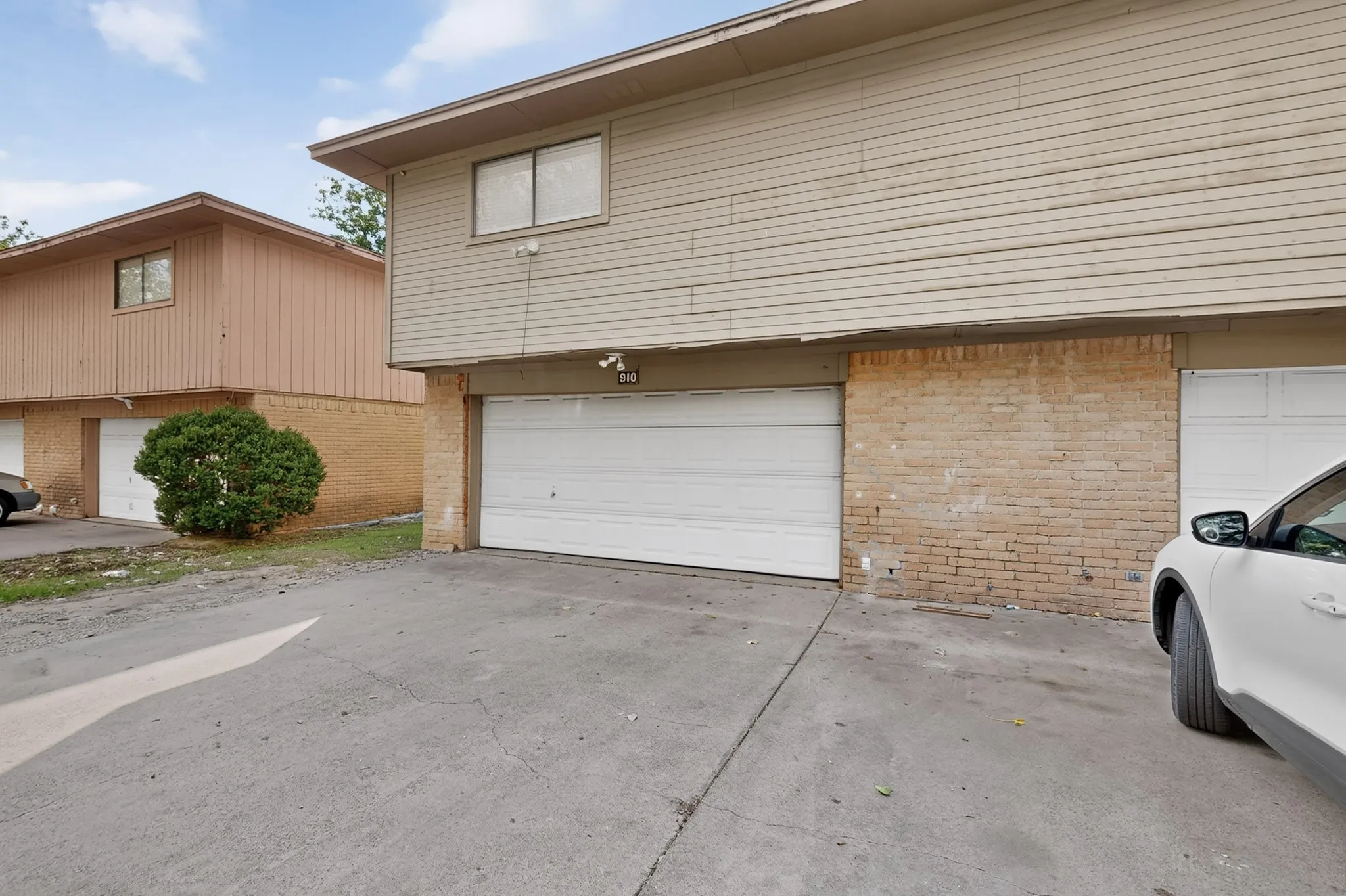 Duplex For Rent in Dallas County , 910 N Nursery Road, Irving, Texas 75061, 2 Bedroom, 2 Bathroom, 2 Garage spaces, 1,122 Sqft, built in 1981, mls#21410402, Real Estate Agent in Irving, Homes For Rent in Dallas county, Homes For Rent in Irving, Realtor in Irving Texas, Real Estate Brokerage Independent Realty Texas, Luminita Cordes Realtor