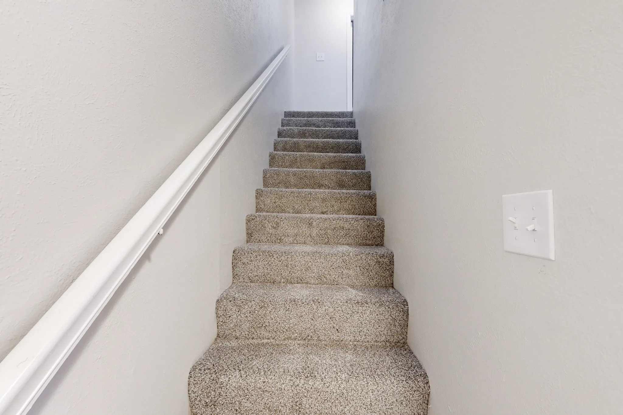 Duplex For Rent in Dallas County , 910 N Nursery Road, Irving, Texas 75061, 2 Bedroom, 2 Bathroom, 2 Garage spaces, 1,122 Sqft, built in 1981, mls#21410402, Real Estate Agent in Irving, Homes For Rent in Dallas county, Homes For Rent in Irving, Realtor in Irving Texas, Real Estate Brokerage Independent Realty Texas, Luminita Cordes Realtor