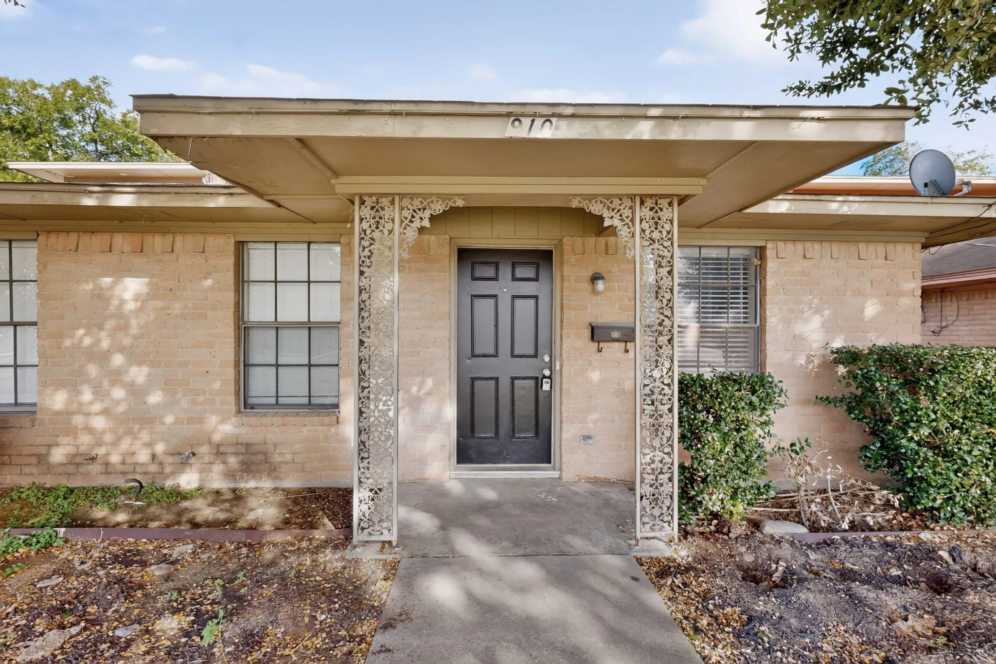 Duplex For Rent in Dallas County , 910 N Nursery Road, Irving, Texas 75061, 2 Bedroom, 2 Bathroom, 2 Garage spaces, 1,122 Sqft, built in 1981, mls#21410402, Real Estate Agent in Irving, Homes For Rent in Dallas county, Homes For Rent in Irving, Realtor in Irving Texas, Real Estate Brokerage Independent Realty Texas, Luminita Cordes Realtor