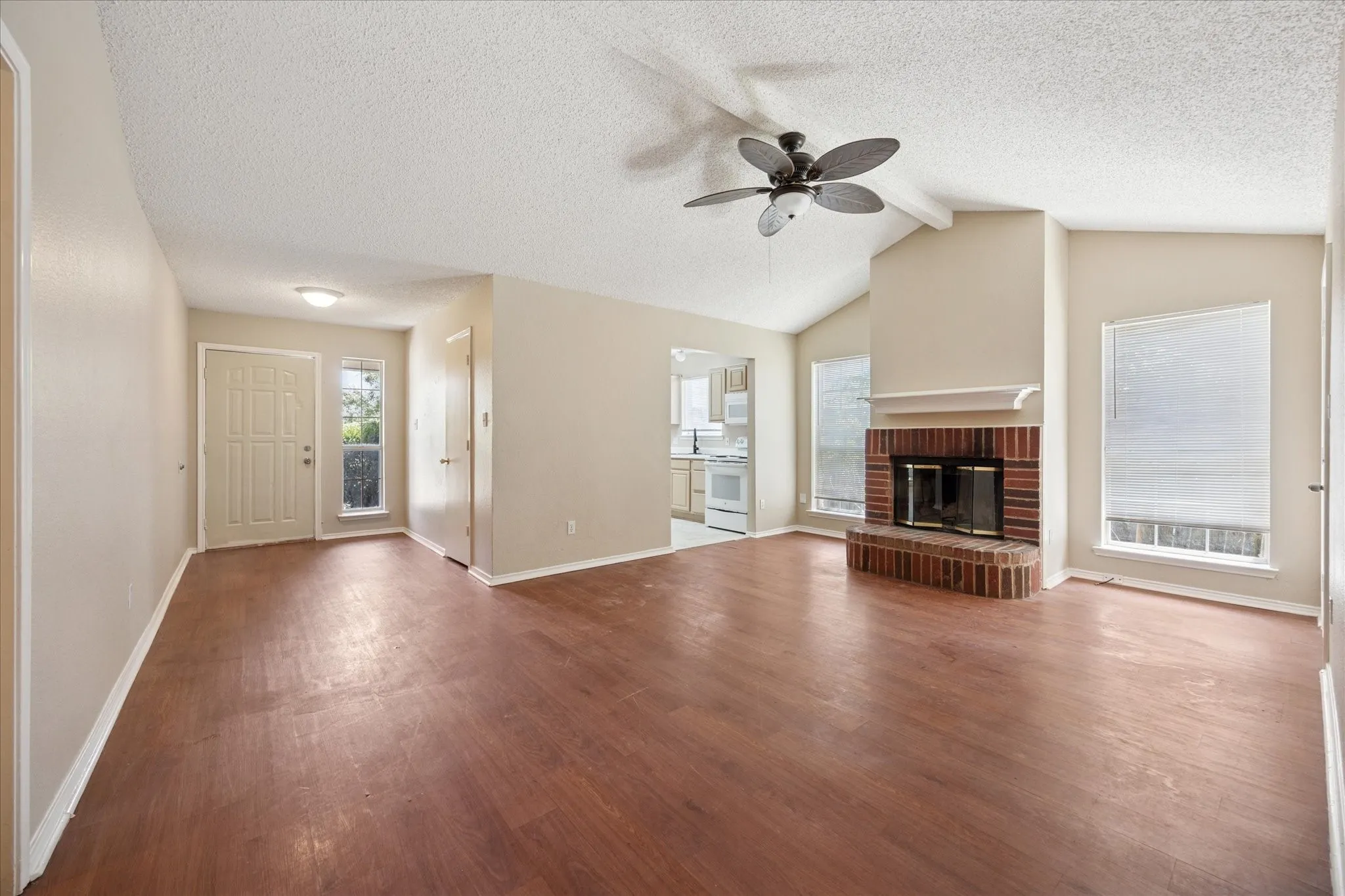 Single Family Residence For Rent in Tarrant County , 10209 Westward Drive, Fort Worth, Texas 76108, 3 Bedroom, 2 Bathroom, 2 Garage spaces, 1,288 Sqft, built in 1994, mls#21410261, Real Estate Agent in Fort Worth, Homes For Rent in Tarrant county, Homes For Rent in Fort Worth, Realtor in Fort Worth Texas, Real Estate Brokerage Independent Realty Texas, Luminita Cordes Realtor