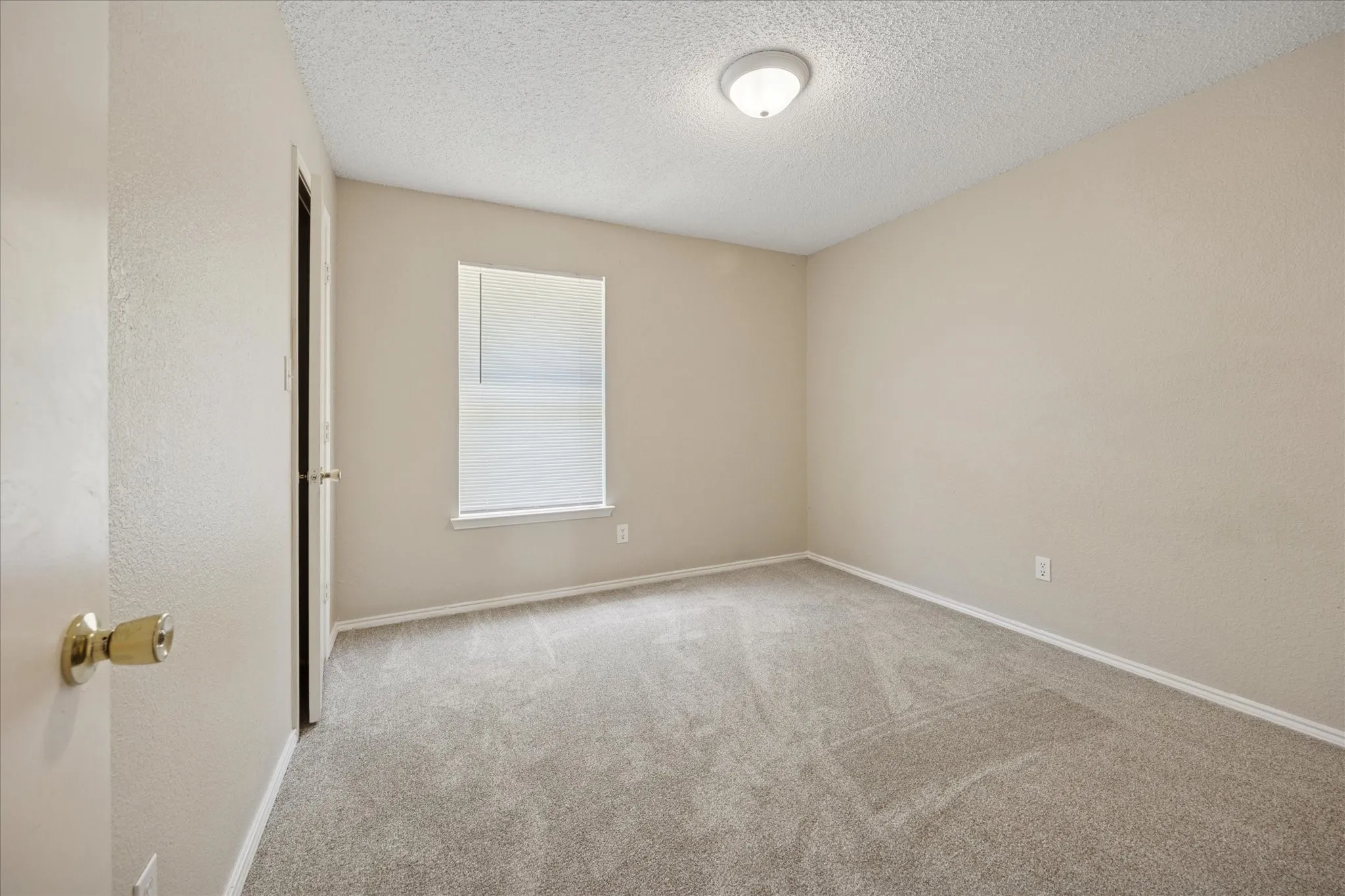 Single Family Residence For Rent in Tarrant County , 10209 Westward Drive, Fort Worth, Texas 76108, 3 Bedroom, 2 Bathroom, 2 Garage spaces, 1,288 Sqft, built in 1994, mls#21410261, Real Estate Agent in Fort Worth, Homes For Rent in Tarrant county, Homes For Rent in Fort Worth, Realtor in Fort Worth Texas, Real Estate Brokerage Independent Realty Texas, Luminita Cordes Realtor