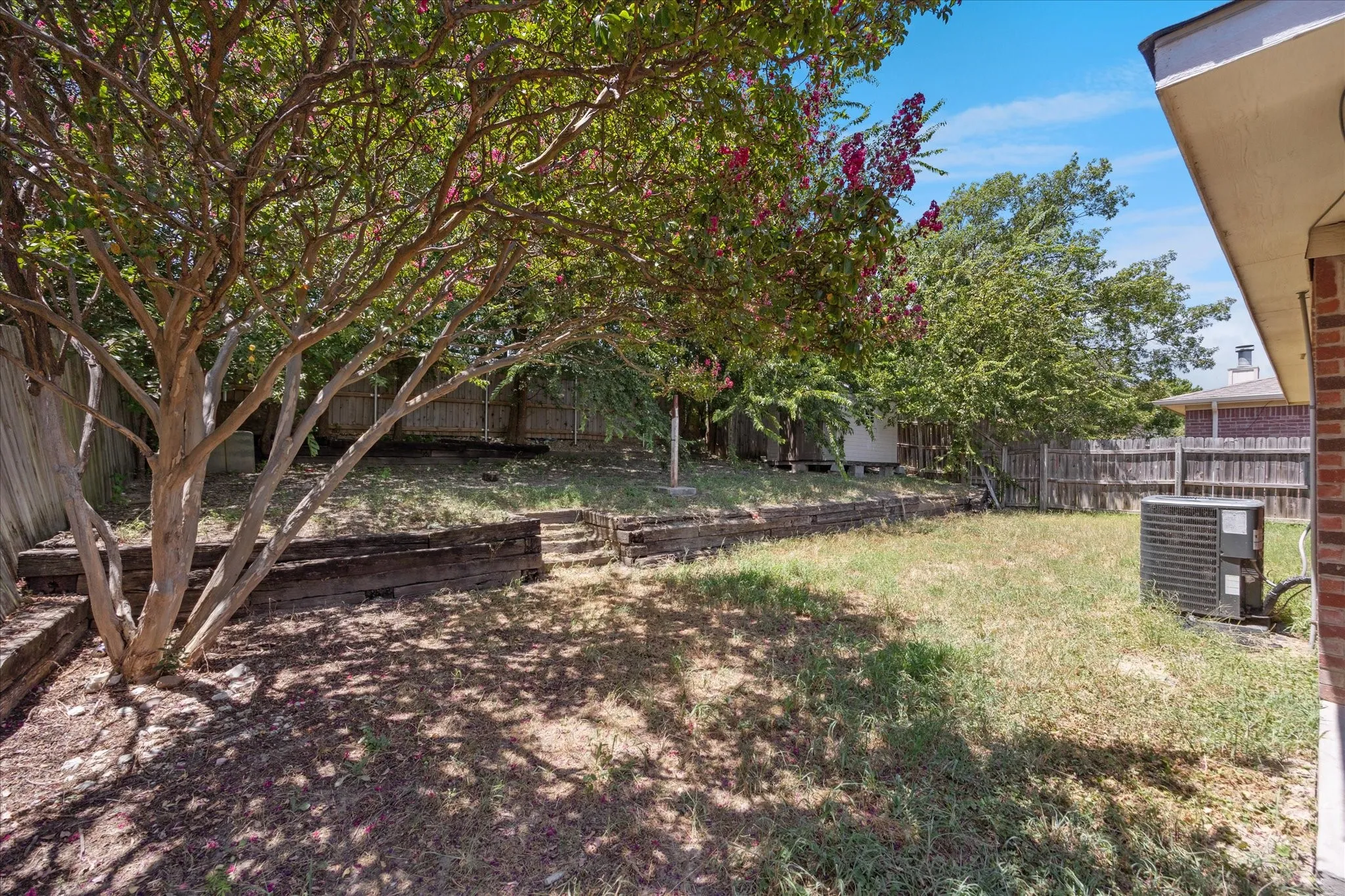 Single Family Residence For Rent in Tarrant County , 10209 Westward Drive, Fort Worth, Texas 76108, 3 Bedroom, 2 Bathroom, 2 Garage spaces, 1,288 Sqft, built in 1994, mls#21410261, Real Estate Agent in Fort Worth, Homes For Rent in Tarrant county, Homes For Rent in Fort Worth, Realtor in Fort Worth Texas, Real Estate Brokerage Independent Realty Texas, Luminita Cordes Realtor