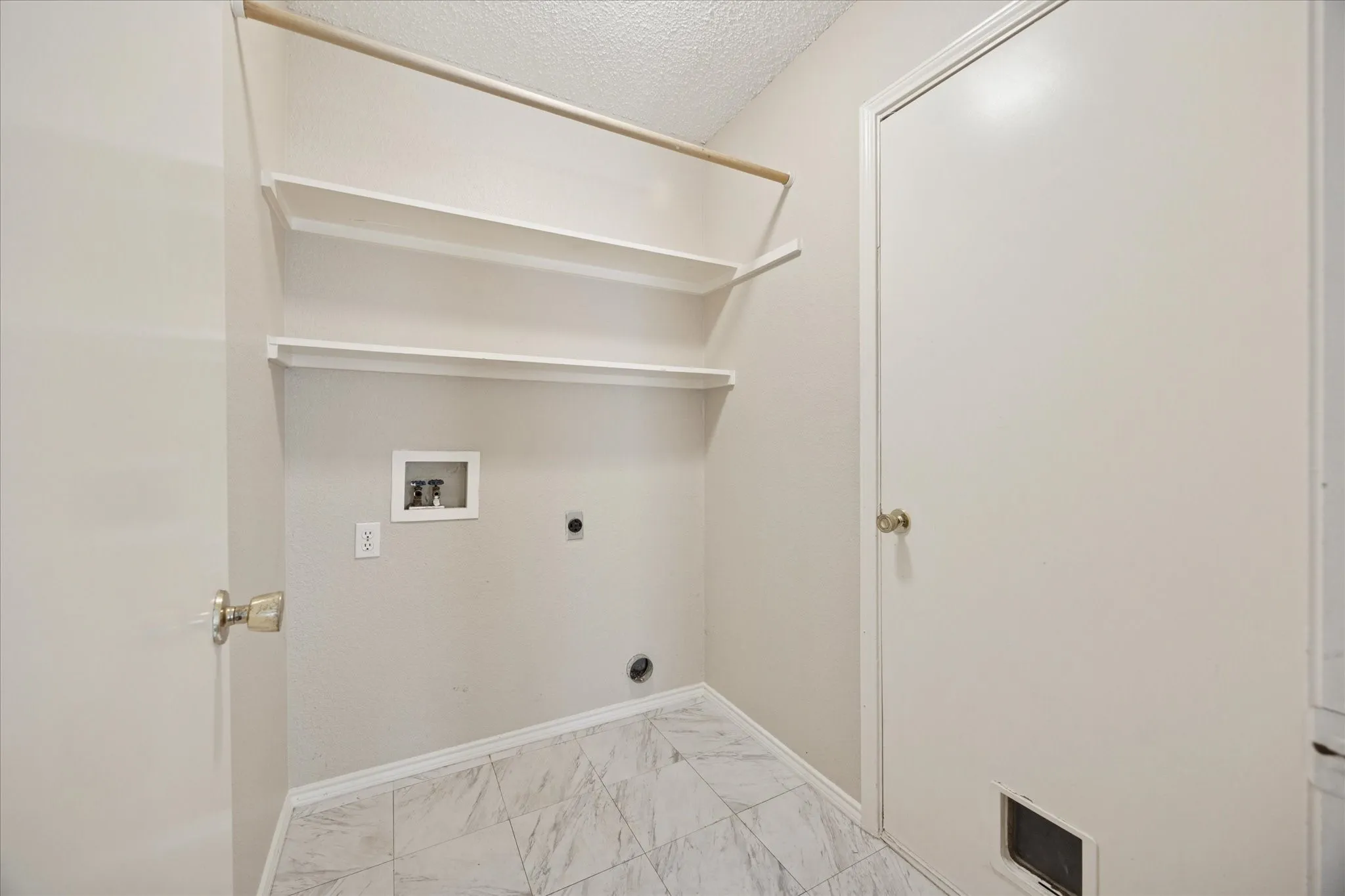 Single Family Residence For Rent in Tarrant County , 10209 Westward Drive, Fort Worth, Texas 76108, 3 Bedroom, 2 Bathroom, 2 Garage spaces, 1,288 Sqft, built in 1994, mls#21410261, Real Estate Agent in Fort Worth, Homes For Rent in Tarrant county, Homes For Rent in Fort Worth, Realtor in Fort Worth Texas, Real Estate Brokerage Independent Realty Texas, Luminita Cordes Realtor