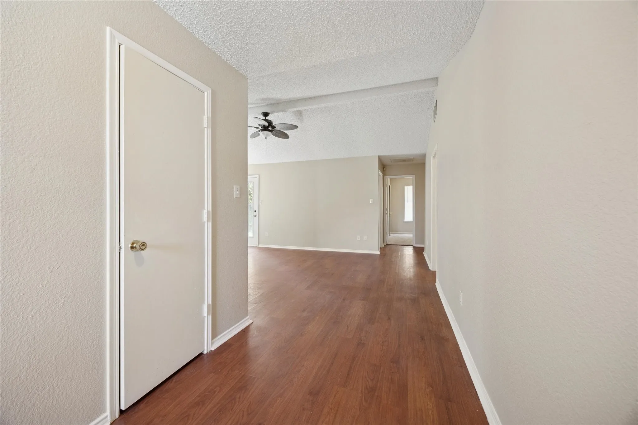 Single Family Residence For Rent in Tarrant County , 10209 Westward Drive, Fort Worth, Texas 76108, 3 Bedroom, 2 Bathroom, 2 Garage spaces, 1,288 Sqft, built in 1994, mls#21410261, Real Estate Agent in Fort Worth, Homes For Rent in Tarrant county, Homes For Rent in Fort Worth, Realtor in Fort Worth Texas, Real Estate Brokerage Independent Realty Texas, Luminita Cordes Realtor