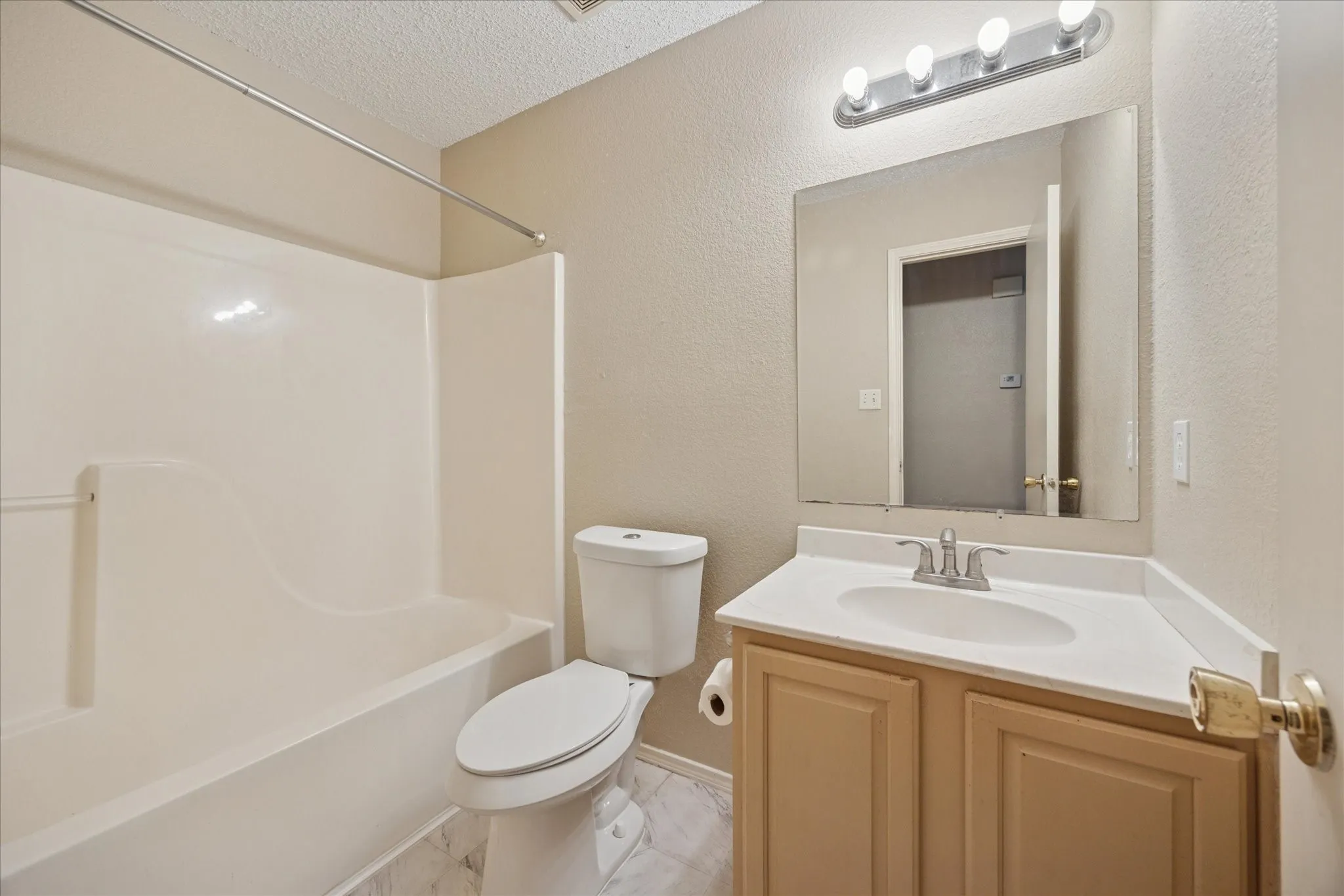 Single Family Residence For Rent in Tarrant County , 10209 Westward Drive, Fort Worth, Texas 76108, 3 Bedroom, 2 Bathroom, 2 Garage spaces, 1,288 Sqft, built in 1994, mls#21410261, Real Estate Agent in Fort Worth, Homes For Rent in Tarrant county, Homes For Rent in Fort Worth, Realtor in Fort Worth Texas, Real Estate Brokerage Independent Realty Texas, Luminita Cordes Realtor