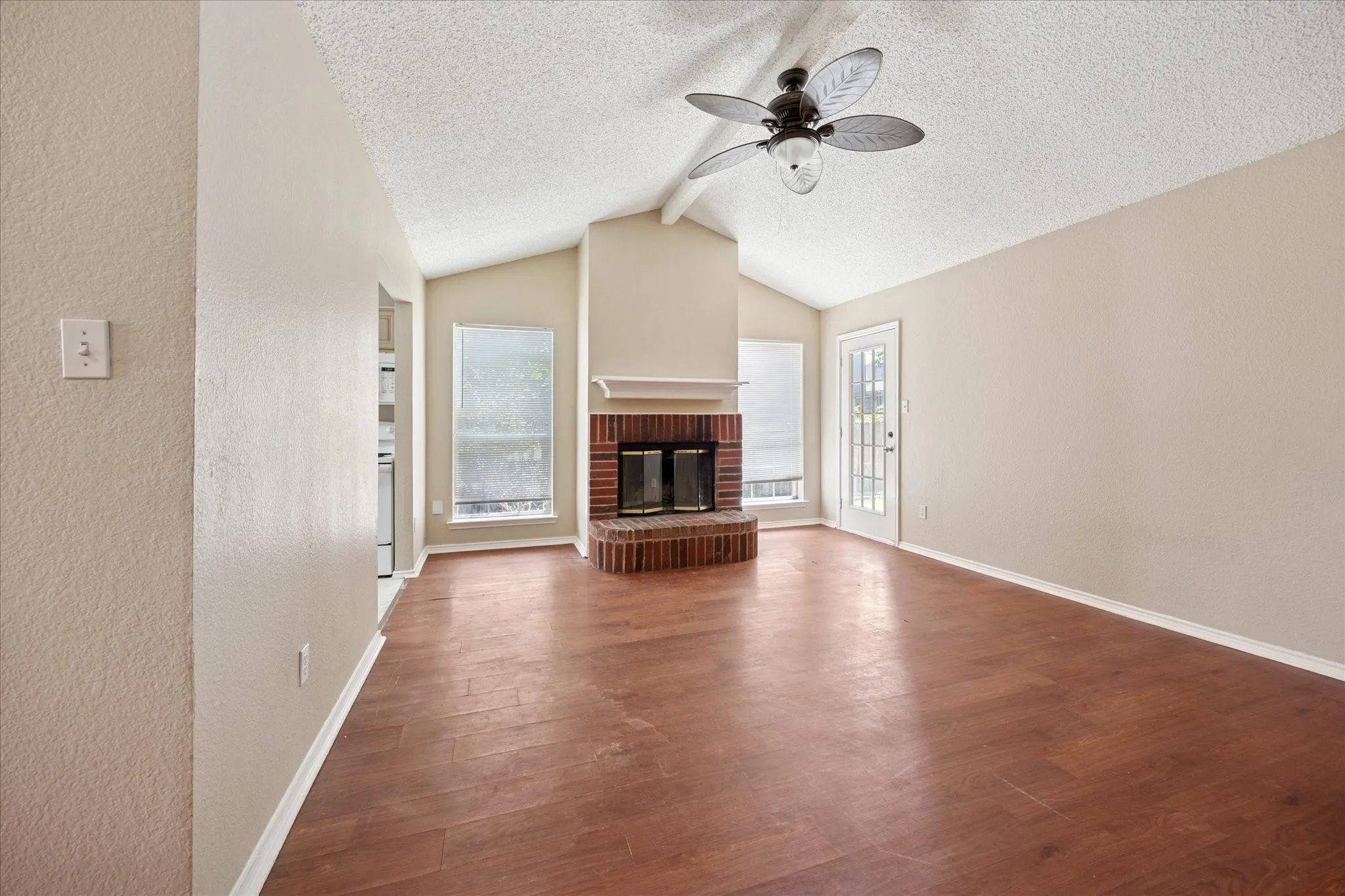 Single Family Residence For Rent in Tarrant County , 10209 Westward Drive, Fort Worth, Texas 76108, 3 Bedroom, 2 Bathroom, 2 Garage spaces, 1,288 Sqft, built in 1994, mls#21410261, Real Estate Agent in Fort Worth, Homes For Rent in Tarrant county, Homes For Rent in Fort Worth, Realtor in Fort Worth Texas, Real Estate Brokerage Independent Realty Texas, Luminita Cordes Realtor