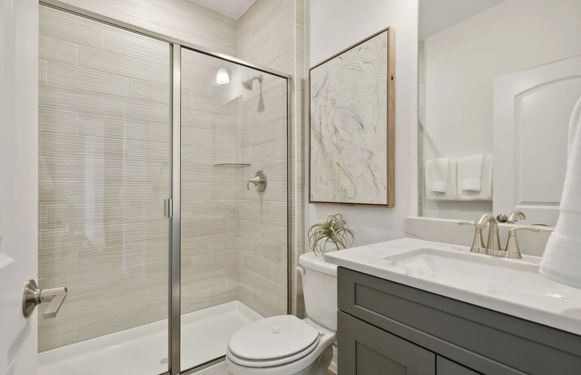 *Model Representation - Spacious secondary bathroom