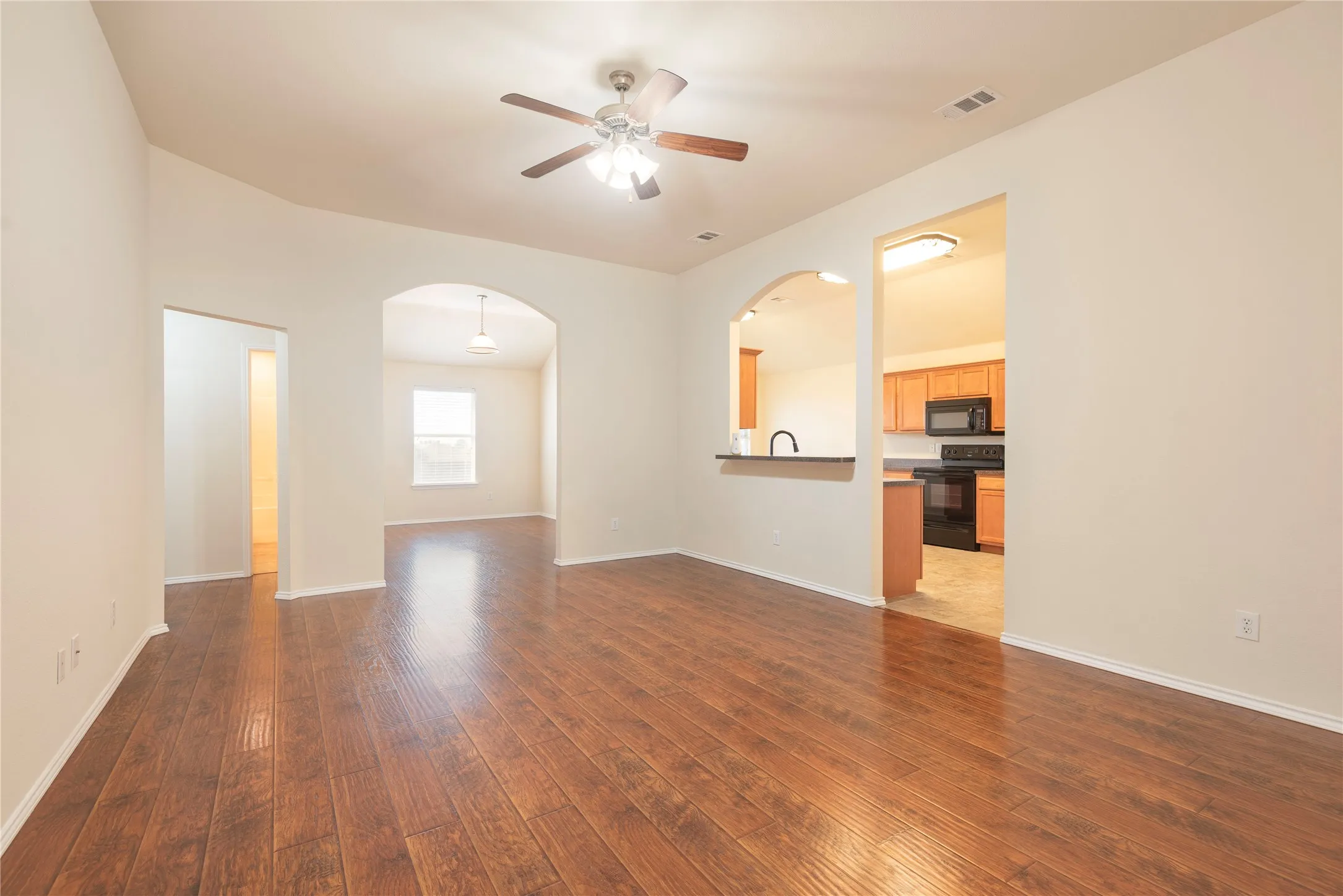 Single Family Residence For Sale in Collin County , 1105 Antoinette Drive, Princeton, Texas 75407, 3 Bedroom, 2 Bathroom, 2 Garage spaces, 1,502 Sqft, built in 2006, mls#21410719, Real Estate Agent in Princeton, Homes For Sale in Collin county, Homes For Sale in Princeton, Realtor in Princeton Texas, Real Estate Brokerage Independent Realty Texas, Luminita Cordes Realtor