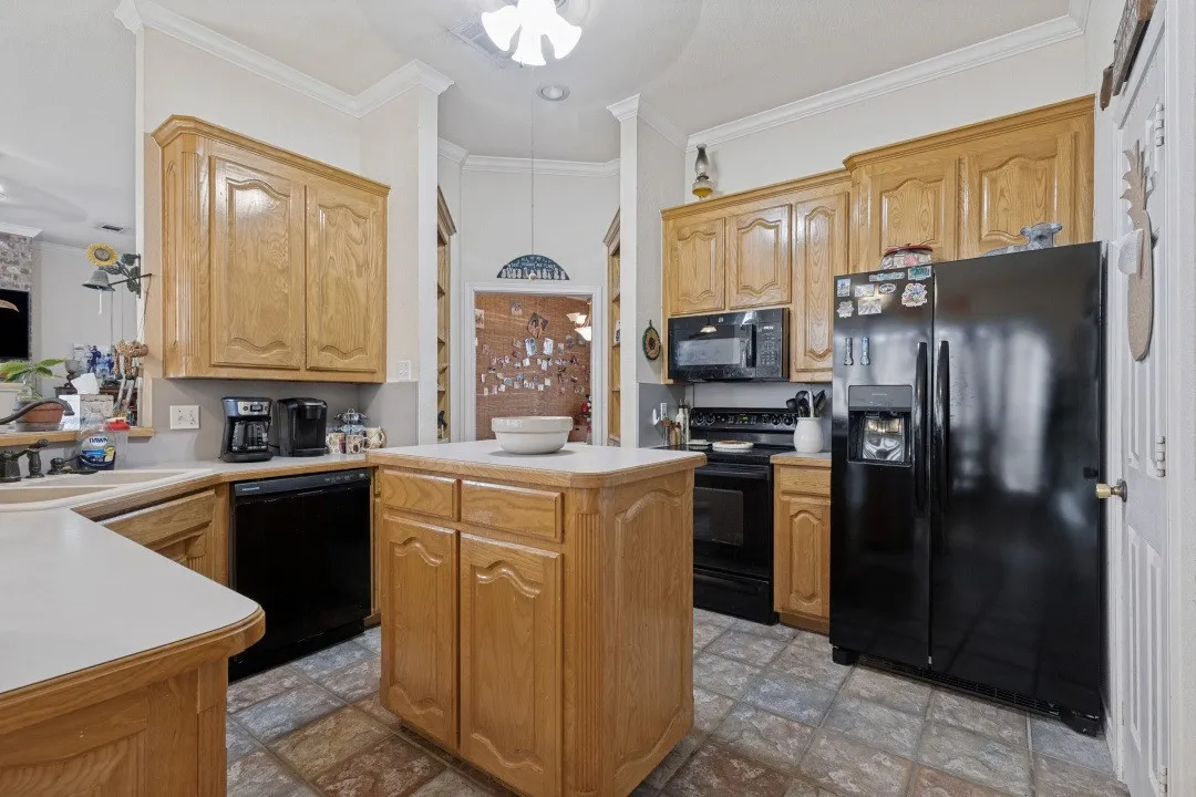 Single Family Residence For Sale in Parker County , 609 South Drive, Springtown, Texas 76082, 4 Bedroom, 2 Bathroom, 2 Garage spaces, 2,293 Sqft, built in 2003, mls#21410860, Real Estate Agent in Springtown, Homes For Sale in Parker county, Homes For Sale in Springtown, Realtor in Springtown Texas, Real Estate Brokerage Independent Realty Texas, Luminita Cordes Realtor