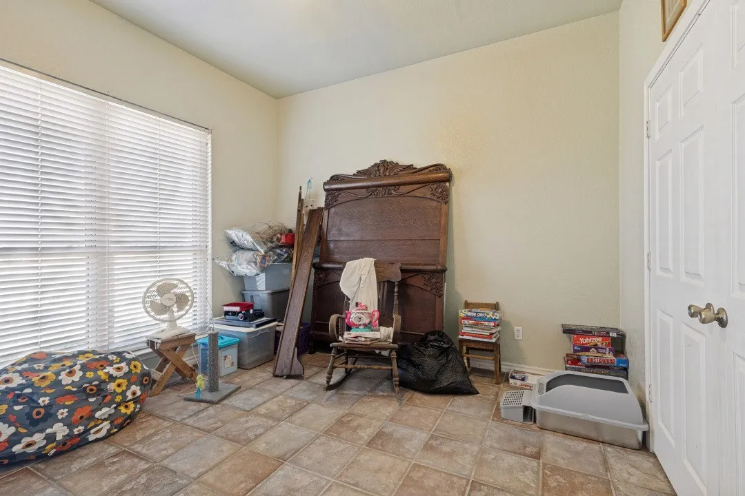 Single Family Residence For Sale in Parker County , 609 South Drive, Springtown, Texas 76082, 4 Bedroom, 2 Bathroom, 2 Garage spaces, 2,293 Sqft, built in 2003, mls#21410860, Real Estate Agent in Springtown, Homes For Sale in Parker county, Homes For Sale in Springtown, Realtor in Springtown Texas, Real Estate Brokerage Independent Realty Texas, Luminita Cordes Realtor