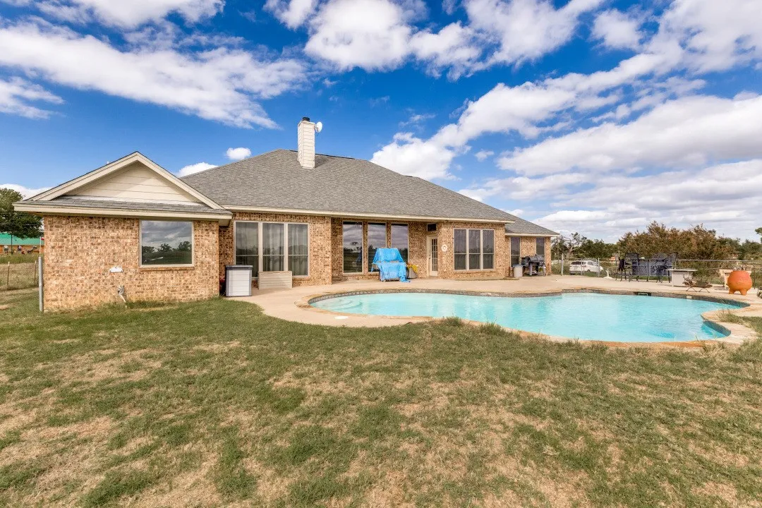 Single Family Residence For Sale in Parker County , 609 South Drive, Springtown, Texas 76082, 4 Bedroom, 2 Bathroom, 2 Garage spaces, 2,293 Sqft, built in 2003, mls#21410860, Real Estate Agent in Springtown, Homes For Sale in Parker county, Homes For Sale in Springtown, Realtor in Springtown Texas, Real Estate Brokerage Independent Realty Texas, Luminita Cordes Realtor