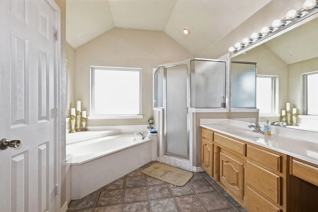 Single Family Residence For Sale in Parker County , 609 South Drive, Springtown, Texas 76082, 4 Bedroom, 2 Bathroom, 2 Garage spaces, 2,293 Sqft, built in 2003, mls#21410860, Real Estate Agent in Springtown, Homes For Sale in Parker county, Homes For Sale in Springtown, Realtor in Springtown Texas, Real Estate Brokerage Independent Realty Texas, Luminita Cordes Realtor