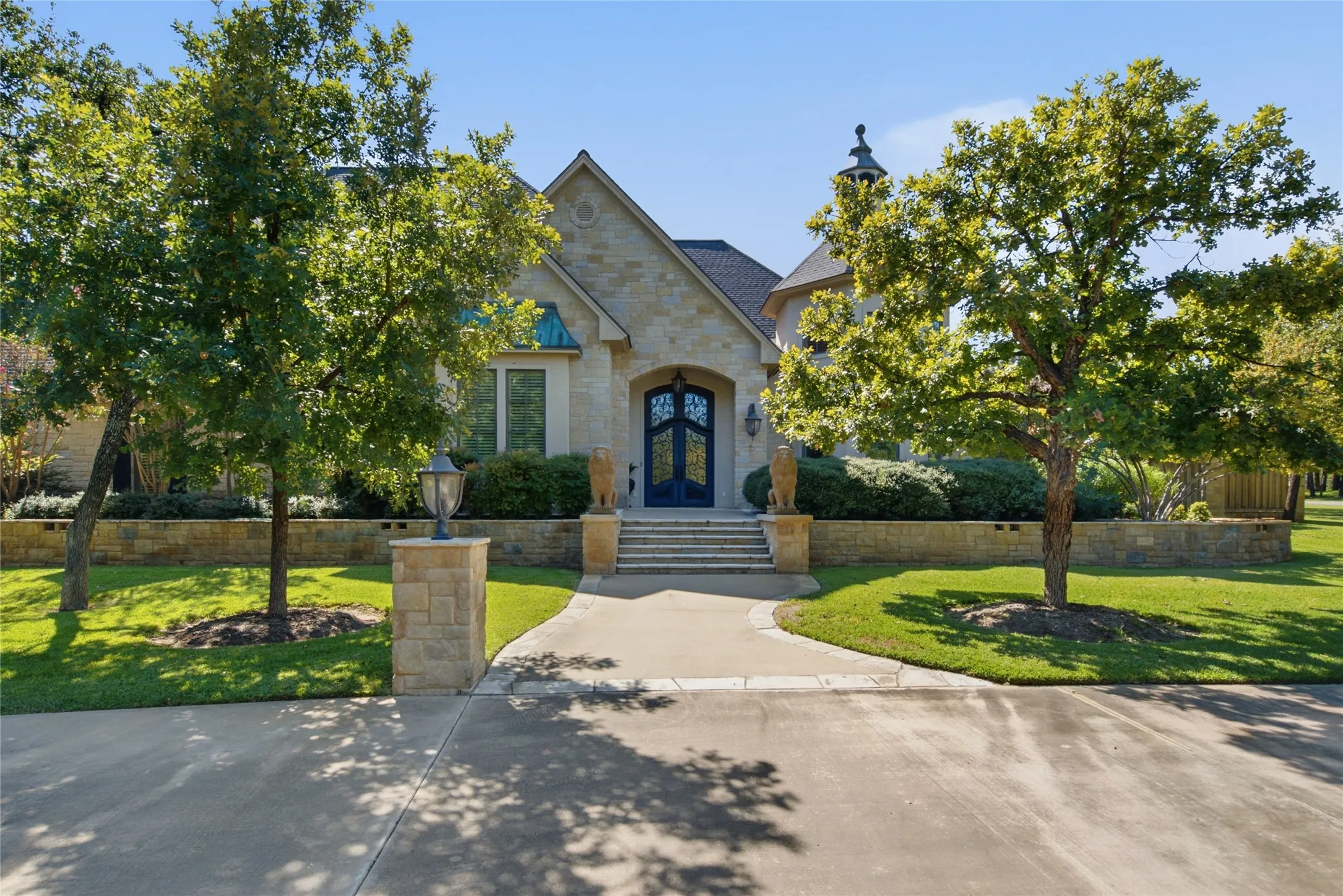 Single Family Residence For Sale in Erath County , 497 Timbercreek Circle, Stephenville, Texas 76401, 4 Bedroom, 6 Bathroom, 3 Garage spaces, 6,640 Sqft, built in 2009, mls#21409447, Real Estate Agent in Stephenville, Homes For Sale in Erath county, Homes For Sale in Stephenville, Realtor in Stephenville Texas, Real Estate Brokerage Independent Realty Texas, Luminita Cordes Realtor