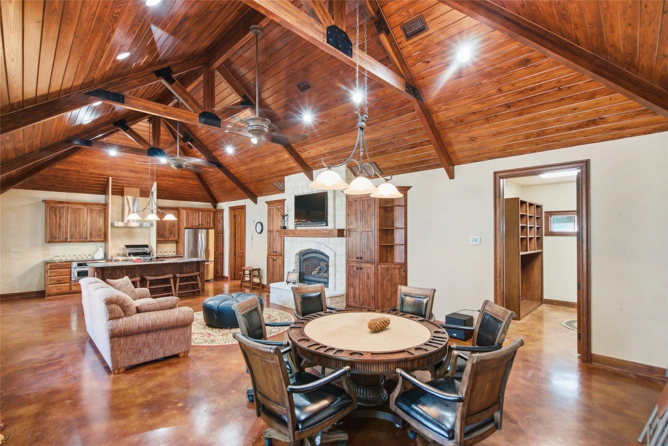 Single Family Residence For Sale in Erath County , 497 Timbercreek Circle, Stephenville, Texas 76401, 4 Bedroom, 6 Bathroom, 3 Garage spaces, 6,640 Sqft, built in 2009, mls#21409447, Real Estate Agent in Stephenville, Homes For Sale in Erath county, Homes For Sale in Stephenville, Realtor in Stephenville Texas, Real Estate Brokerage Independent Realty Texas, Luminita Cordes Realtor