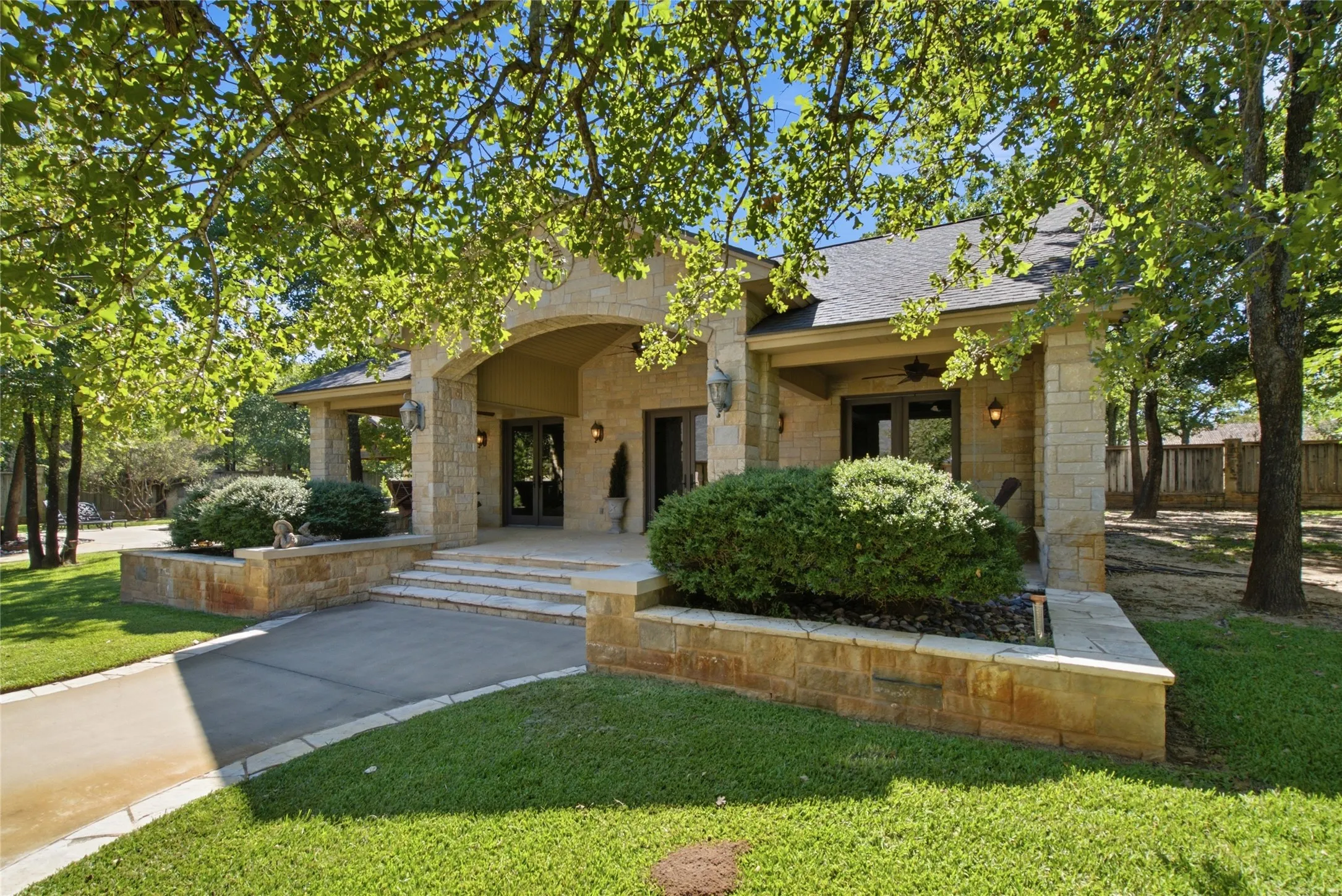 Single Family Residence For Sale in Erath County , 497 Timbercreek Circle, Stephenville, Texas 76401, 4 Bedroom, 6 Bathroom, 3 Garage spaces, 6,640 Sqft, built in 2009, mls#21409447, Real Estate Agent in Stephenville, Homes For Sale in Erath county, Homes For Sale in Stephenville, Realtor in Stephenville Texas, Real Estate Brokerage Independent Realty Texas, Luminita Cordes Realtor