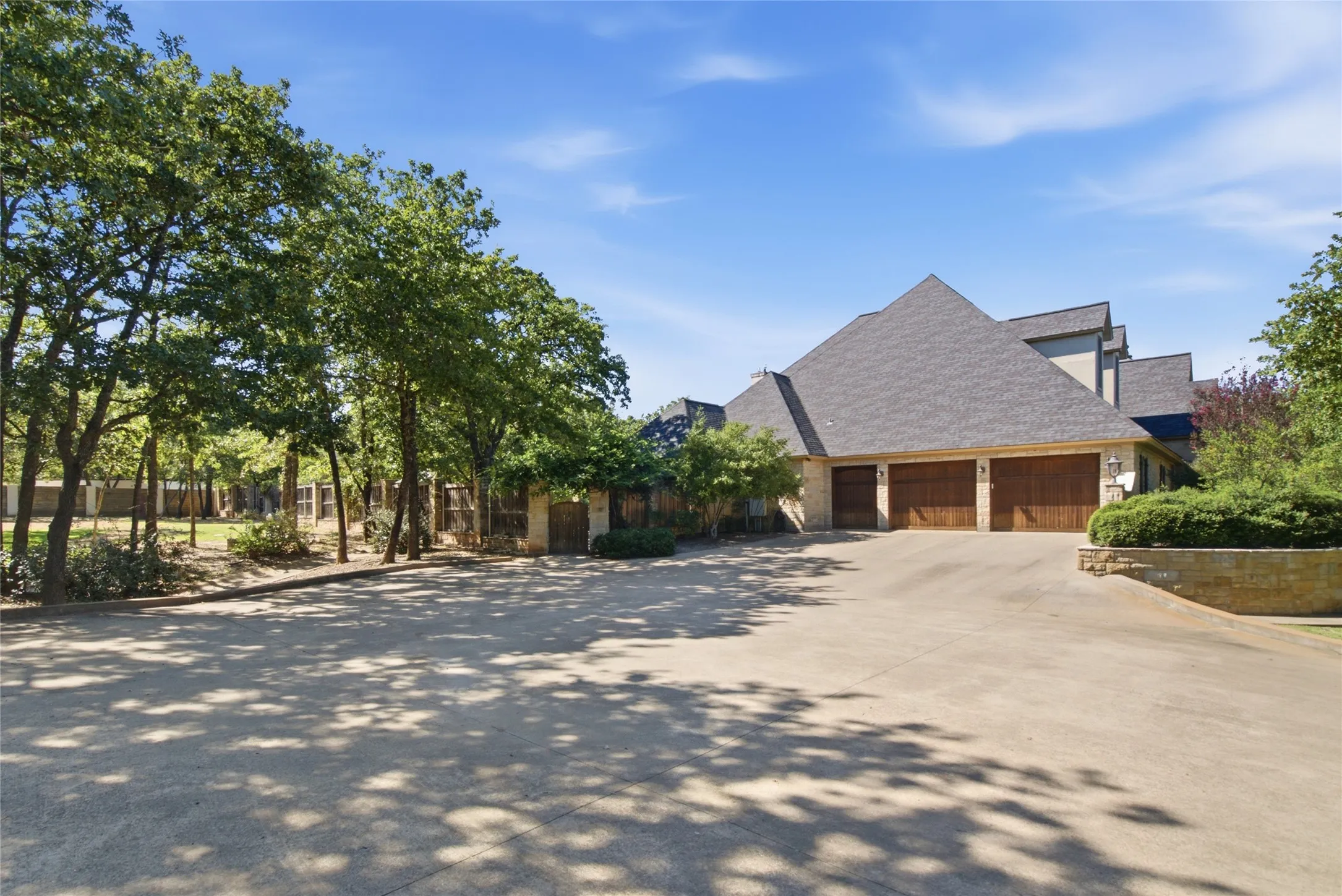 Single Family Residence For Sale in Erath County , 497 Timbercreek Circle, Stephenville, Texas 76401, 4 Bedroom, 6 Bathroom, 3 Garage spaces, 6,640 Sqft, built in 2009, mls#21409447, Real Estate Agent in Stephenville, Homes For Sale in Erath county, Homes For Sale in Stephenville, Realtor in Stephenville Texas, Real Estate Brokerage Independent Realty Texas, Luminita Cordes Realtor