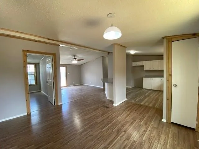 Mobile Home For Rent in Grayson County , 309 Jones Circle, Pottsboro, Texas 75076, 4 Bedroom, 2 Bathroom, Garage spaces, 1,456 Sqft, built in 2019, mls#21410865, Real Estate Agent in Pottsboro, Homes For Rent in Grayson county, Homes For Rent in Pottsboro, Realtor in Pottsboro Texas, Real Estate Brokerage Independent Realty Texas, Luminita Cordes Realtor