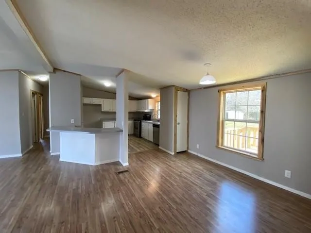Mobile Home For Rent in Grayson County , 309 Jones Circle, Pottsboro, Texas 75076, 4 Bedroom, 2 Bathroom, Garage spaces, 1,456 Sqft, built in 2019, mls#21410865, Real Estate Agent in Pottsboro, Homes For Rent in Grayson county, Homes For Rent in Pottsboro, Realtor in Pottsboro Texas, Real Estate Brokerage Independent Realty Texas, Luminita Cordes Realtor