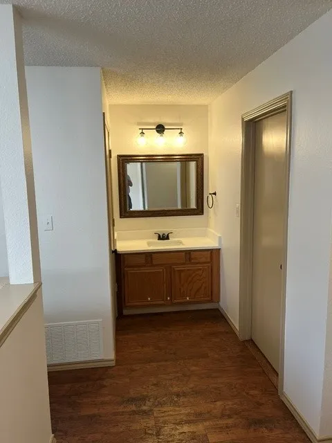 Townhouse For Rent in Rockwall County , 5537 Canada Court, Rockwall, Texas 75032, 2 Bedroom, 2 Bathroom, 2 Garage spaces, 1,534 Sqft, built in 1987, mls#21410574, Real Estate Agent in Rockwall, Homes For Rent in Rockwall county, Homes For Rent in Rockwall, Realtor in Rockwall Texas, Real Estate Brokerage Independent Realty Texas, Luminita Cordes Realtor