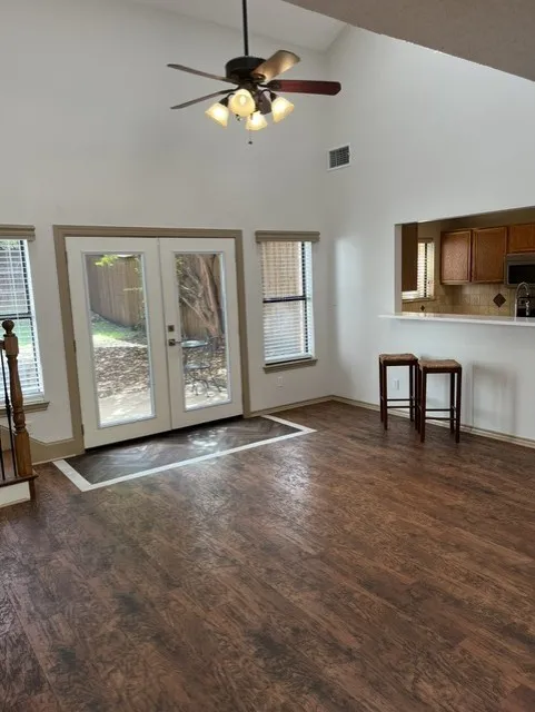 Townhouse For Rent in Rockwall County , 5537 Canada Court, Rockwall, Texas 75032, 2 Bedroom, 2 Bathroom, 2 Garage spaces, 1,534 Sqft, built in 1987, mls#21410574, Real Estate Agent in Rockwall, Homes For Rent in Rockwall county, Homes For Rent in Rockwall, Realtor in Rockwall Texas, Real Estate Brokerage Independent Realty Texas, Luminita Cordes Realtor
