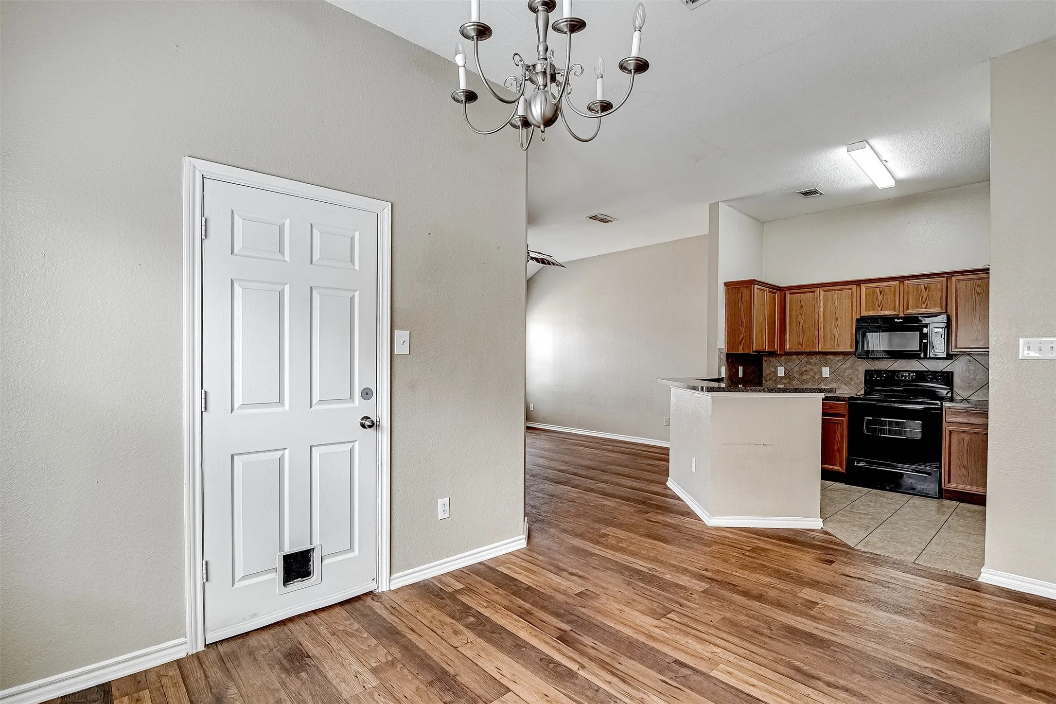 Duplex For Rent in Tarrant County , 824 Walnut Street, Burleson, Texas 76028, 3 Bedroom, 2 Bathroom, 1 Garage spaces, 1,221 Sqft, built in 2007, mls#21410868, Real Estate Agent in Burleson, Homes For Rent in Tarrant county, Homes For Rent in Burleson, Realtor in Burleson Texas, Real Estate Brokerage Independent Realty Texas, Luminita Cordes Realtor
