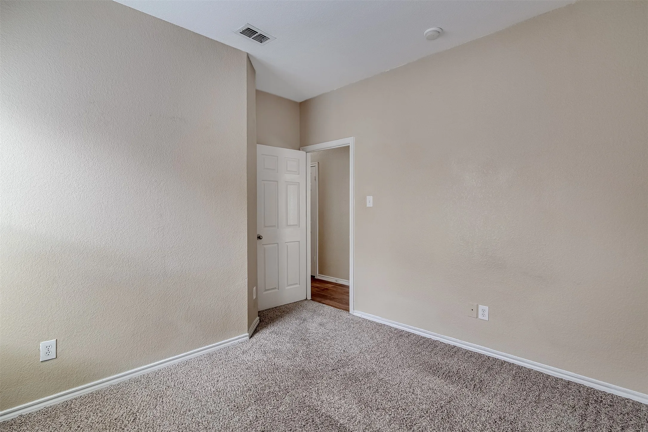Duplex For Rent in Tarrant County , 824 Walnut Street, Burleson, Texas 76028, 3 Bedroom, 2 Bathroom, 1 Garage spaces, 1,221 Sqft, built in 2007, mls#21410868, Real Estate Agent in Burleson, Homes For Rent in Tarrant county, Homes For Rent in Burleson, Realtor in Burleson Texas, Real Estate Brokerage Independent Realty Texas, Luminita Cordes Realtor