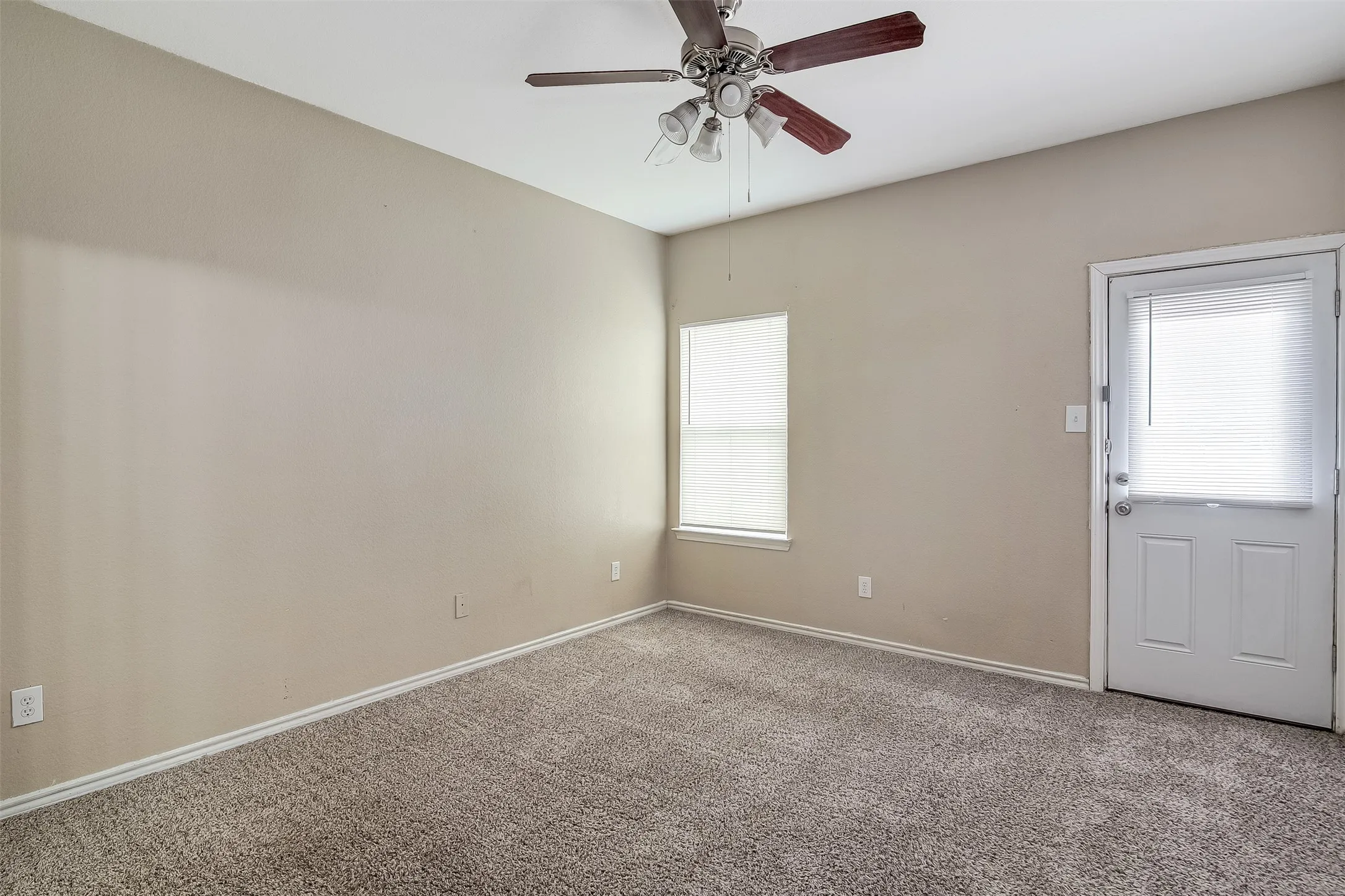 Duplex For Rent in Tarrant County , 824 Walnut Street, Burleson, Texas 76028, 3 Bedroom, 2 Bathroom, 1 Garage spaces, 1,221 Sqft, built in 2007, mls#21410868, Real Estate Agent in Burleson, Homes For Rent in Tarrant county, Homes For Rent in Burleson, Realtor in Burleson Texas, Real Estate Brokerage Independent Realty Texas, Luminita Cordes Realtor
