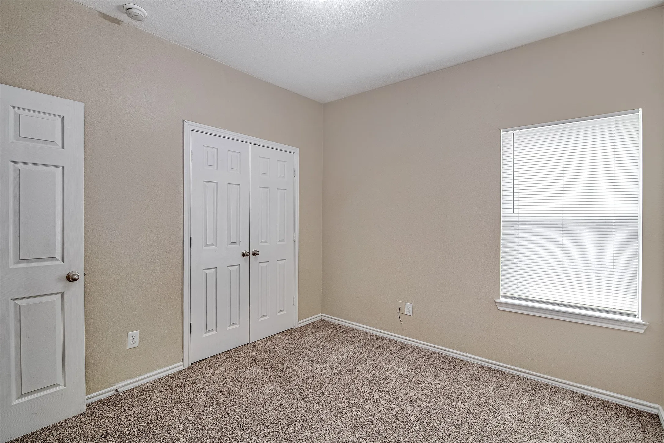 Duplex For Rent in Tarrant County , 824 Walnut Street, Burleson, Texas 76028, 3 Bedroom, 2 Bathroom, 1 Garage spaces, 1,221 Sqft, built in 2007, mls#21410868, Real Estate Agent in Burleson, Homes For Rent in Tarrant county, Homes For Rent in Burleson, Realtor in Burleson Texas, Real Estate Brokerage Independent Realty Texas, Luminita Cordes Realtor