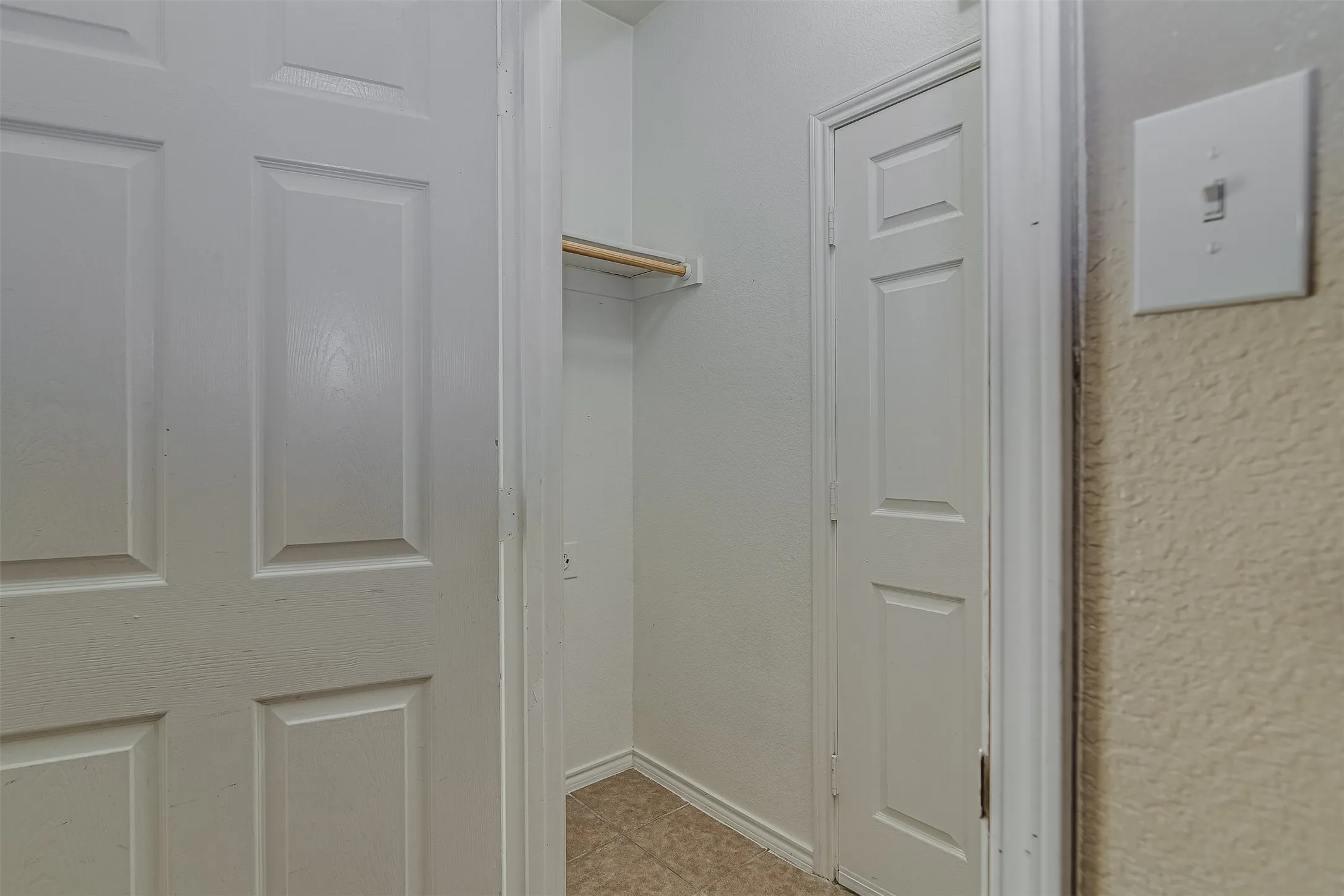 Duplex For Rent in Tarrant County , 824 Walnut Street, Burleson, Texas 76028, 3 Bedroom, 2 Bathroom, 1 Garage spaces, 1,221 Sqft, built in 2007, mls#21410868, Real Estate Agent in Burleson, Homes For Rent in Tarrant county, Homes For Rent in Burleson, Realtor in Burleson Texas, Real Estate Brokerage Independent Realty Texas, Luminita Cordes Realtor
