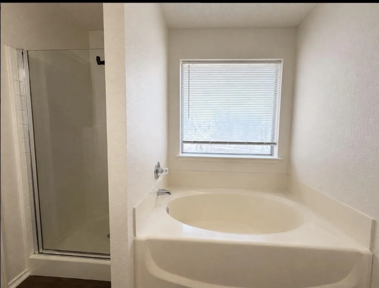 Single Family Residence For Rent in Tarrant County , 6409 Riverwater Trail, Fort Worth, Texas 76179, 3 Bedroom, 2 Bathroom, 2 Garage spaces, 1,461 Sqft, built in 2000, mls#21408865, Real Estate Agent in Fort Worth, Homes For Rent in Tarrant county, Homes For Rent in Fort Worth, Realtor in Fort Worth Texas, Real Estate Brokerage Independent Realty Texas, Luminita Cordes Realtor