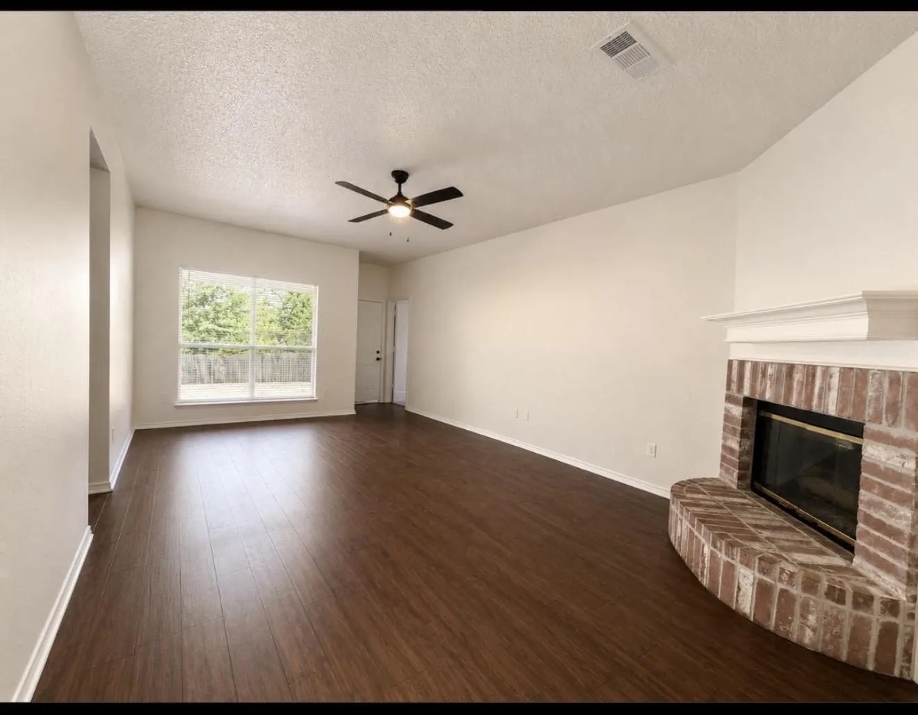 Single Family Residence For Rent in Tarrant County , 6409 Riverwater Trail, Fort Worth, Texas 76179, 3 Bedroom, 2 Bathroom, 2 Garage spaces, 1,461 Sqft, built in 2000, mls#21408865, Real Estate Agent in Fort Worth, Homes For Rent in Tarrant county, Homes For Rent in Fort Worth, Realtor in Fort Worth Texas, Real Estate Brokerage Independent Realty Texas, Luminita Cordes Realtor