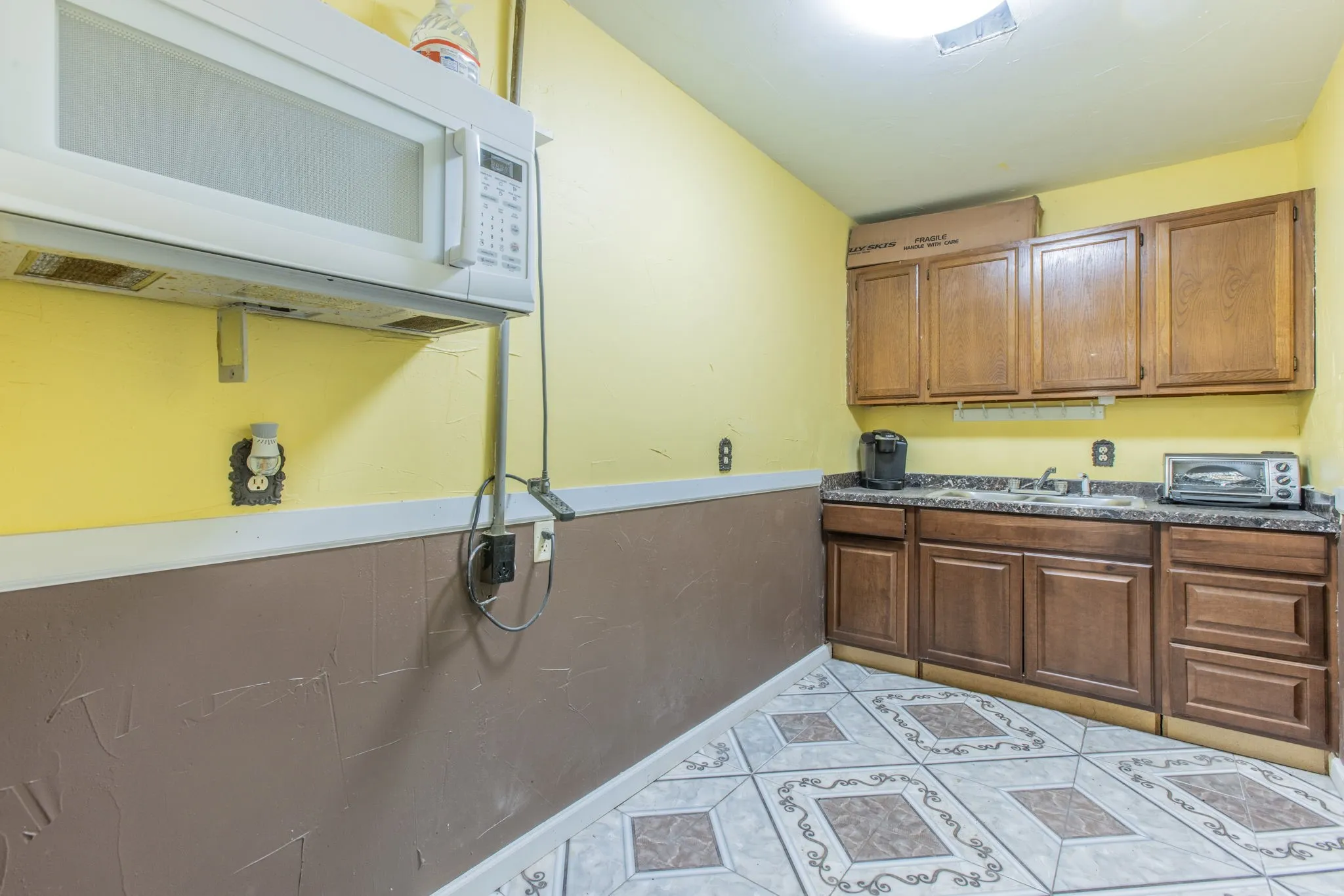 Office For Sale in Mc Lennan County , 3715 Bellmead Drive, Bellmead, Texas 76705, 0, 0, Garage spaces, 0 Sqft, built in 1987, mls#21393937, Real Estate Agent in Bellmead, Homes For Sale in Mc Lennan county, Homes For Sale in Bellmead, Realtor in Bellmead Texas, Real Estate Brokerage Independent Realty Texas, Luminita Cordes Realtor