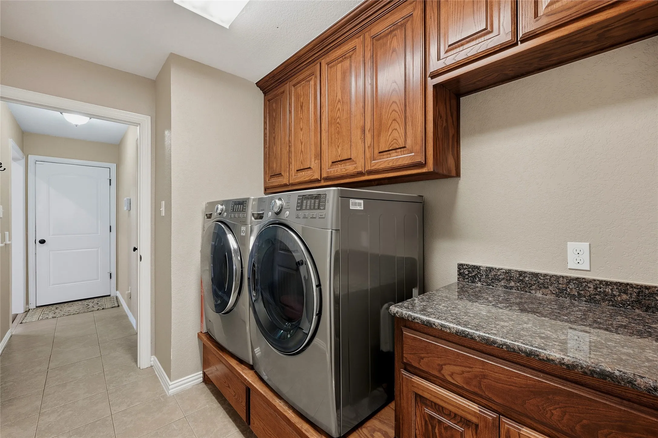 Single Family Residence For Sale in Grayson County , 2130 Park Ridge, Denison, Texas 75020, 3 Bedroom, 3 Bathroom, 2 Garage spaces, 2,623 Sqft, built in 2013, mls#21410468, Real Estate Agent in Denison, Homes For Sale in Grayson county, Homes For Sale in Denison, Realtor in Denison Texas, Real Estate Brokerage Independent Realty Texas, Luminita Cordes Realtor