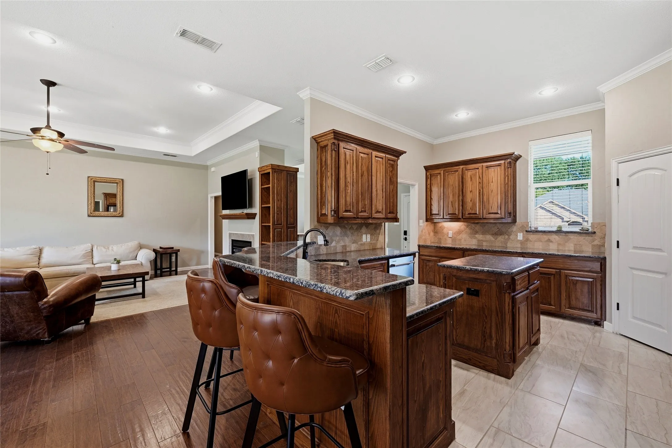 Single Family Residence For Sale in Grayson County , 2130 Park Ridge, Denison, Texas 75020, 3 Bedroom, 3 Bathroom, 2 Garage spaces, 2,623 Sqft, built in 2013, mls#21410468, Real Estate Agent in Denison, Homes For Sale in Grayson county, Homes For Sale in Denison, Realtor in Denison Texas, Real Estate Brokerage Independent Realty Texas, Luminita Cordes Realtor