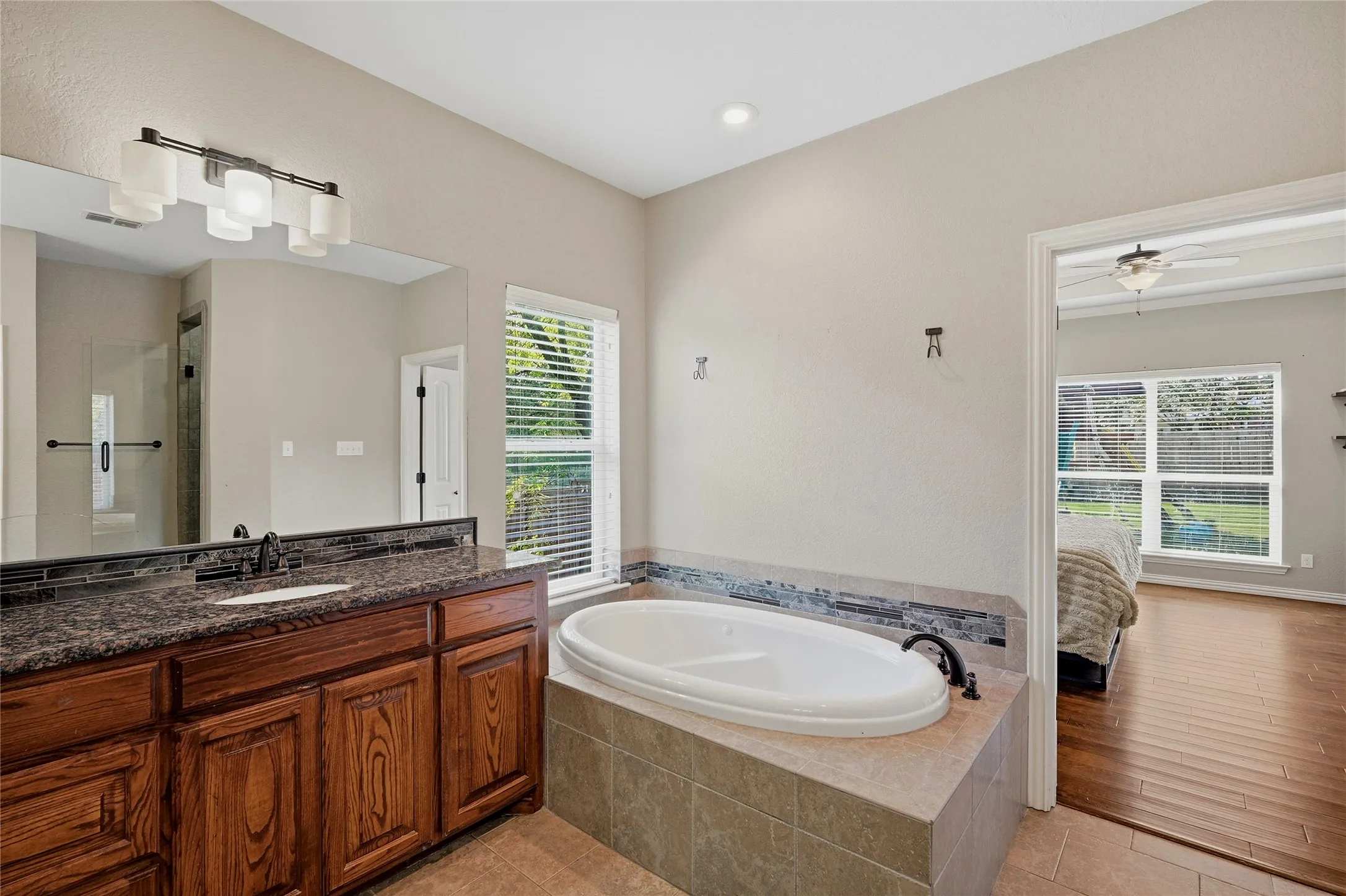 Single Family Residence For Sale in Grayson County , 2130 Park Ridge, Denison, Texas 75020, 3 Bedroom, 3 Bathroom, 2 Garage spaces, 2,623 Sqft, built in 2013, mls#21410468, Real Estate Agent in Denison, Homes For Sale in Grayson county, Homes For Sale in Denison, Realtor in Denison Texas, Real Estate Brokerage Independent Realty Texas, Luminita Cordes Realtor
