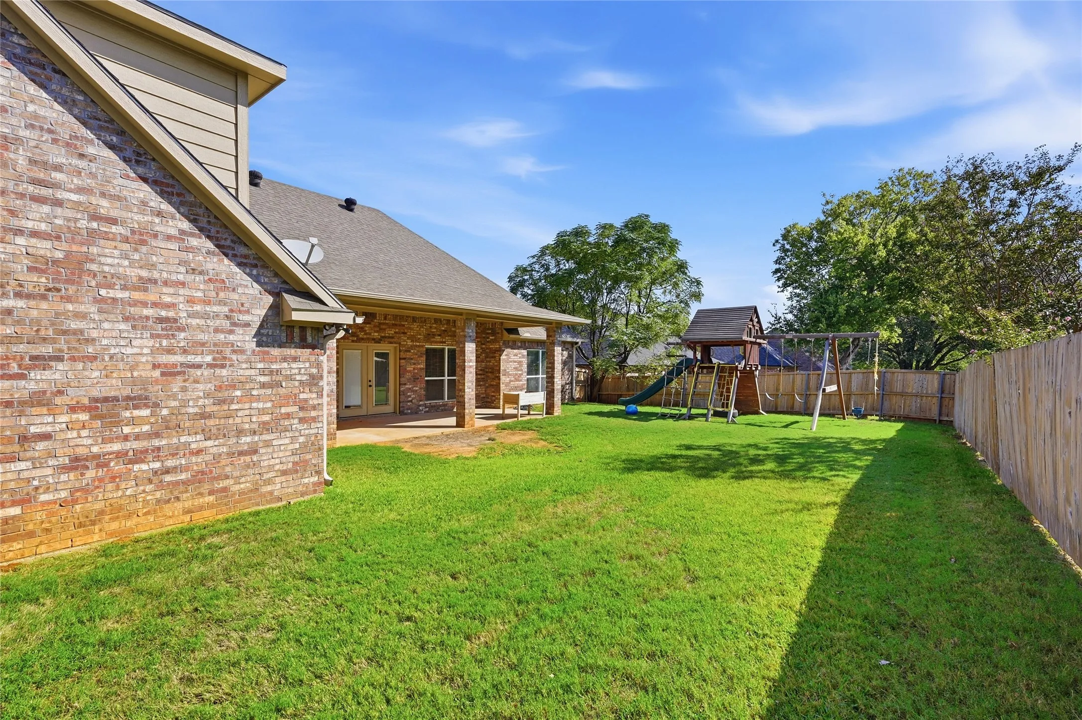 Single Family Residence For Sale in Grayson County , 2130 Park Ridge, Denison, Texas 75020, 3 Bedroom, 3 Bathroom, 2 Garage spaces, 2,623 Sqft, built in 2013, mls#21410468, Real Estate Agent in Denison, Homes For Sale in Grayson county, Homes For Sale in Denison, Realtor in Denison Texas, Real Estate Brokerage Independent Realty Texas, Luminita Cordes Realtor
