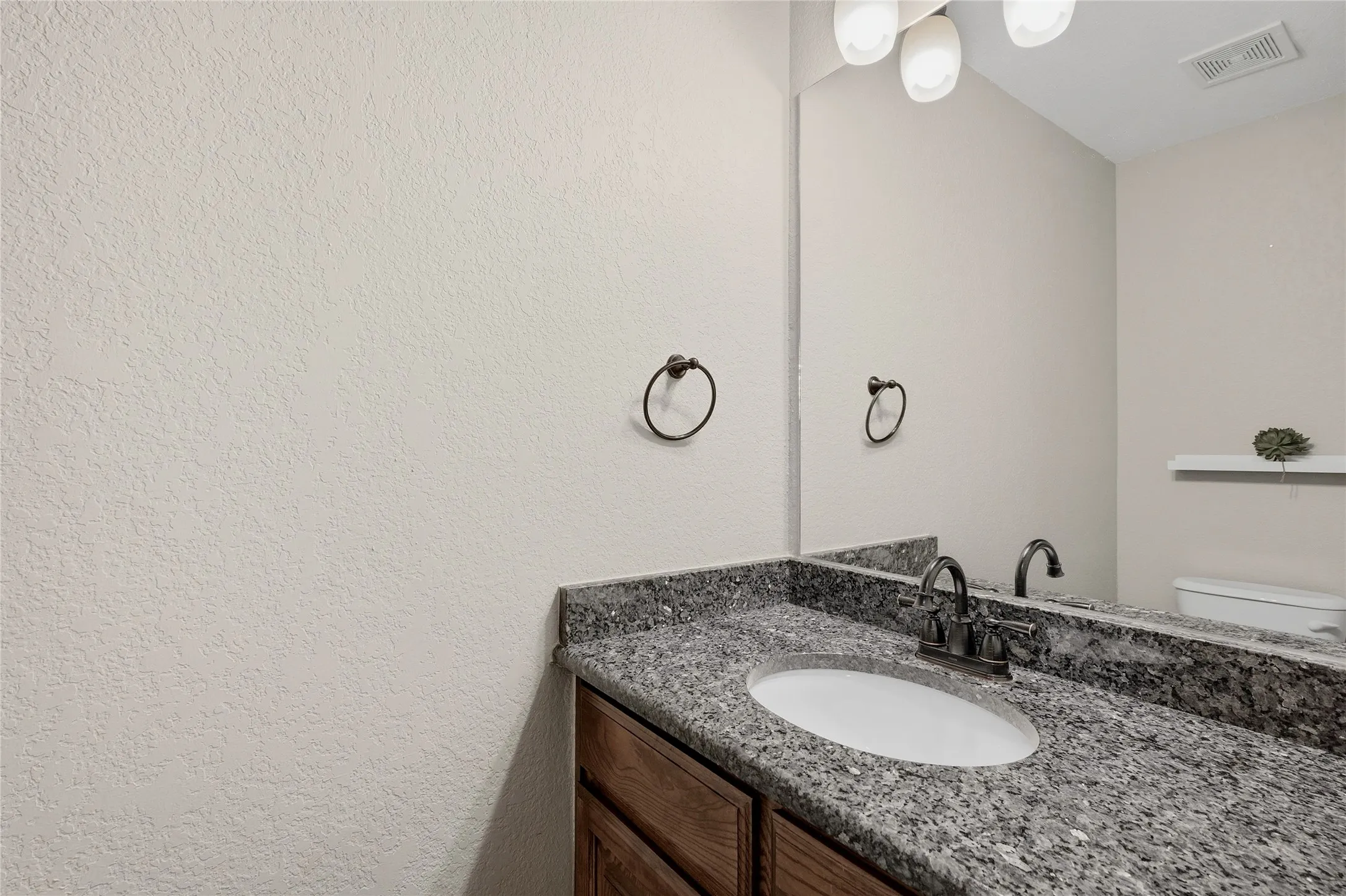 Single Family Residence For Sale in Grayson County , 2130 Park Ridge, Denison, Texas 75020, 3 Bedroom, 3 Bathroom, 2 Garage spaces, 2,623 Sqft, built in 2013, mls#21410468, Real Estate Agent in Denison, Homes For Sale in Grayson county, Homes For Sale in Denison, Realtor in Denison Texas, Real Estate Brokerage Independent Realty Texas, Luminita Cordes Realtor