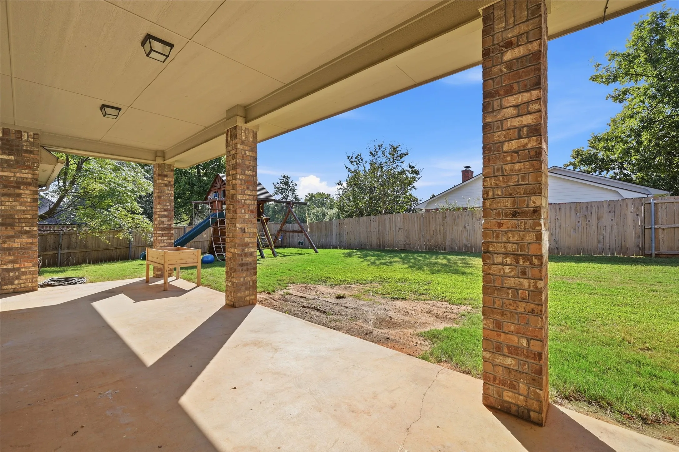 Single Family Residence For Sale in Grayson County , 2130 Park Ridge, Denison, Texas 75020, 3 Bedroom, 3 Bathroom, 2 Garage spaces, 2,623 Sqft, built in 2013, mls#21410468, Real Estate Agent in Denison, Homes For Sale in Grayson county, Homes For Sale in Denison, Realtor in Denison Texas, Real Estate Brokerage Independent Realty Texas, Luminita Cordes Realtor