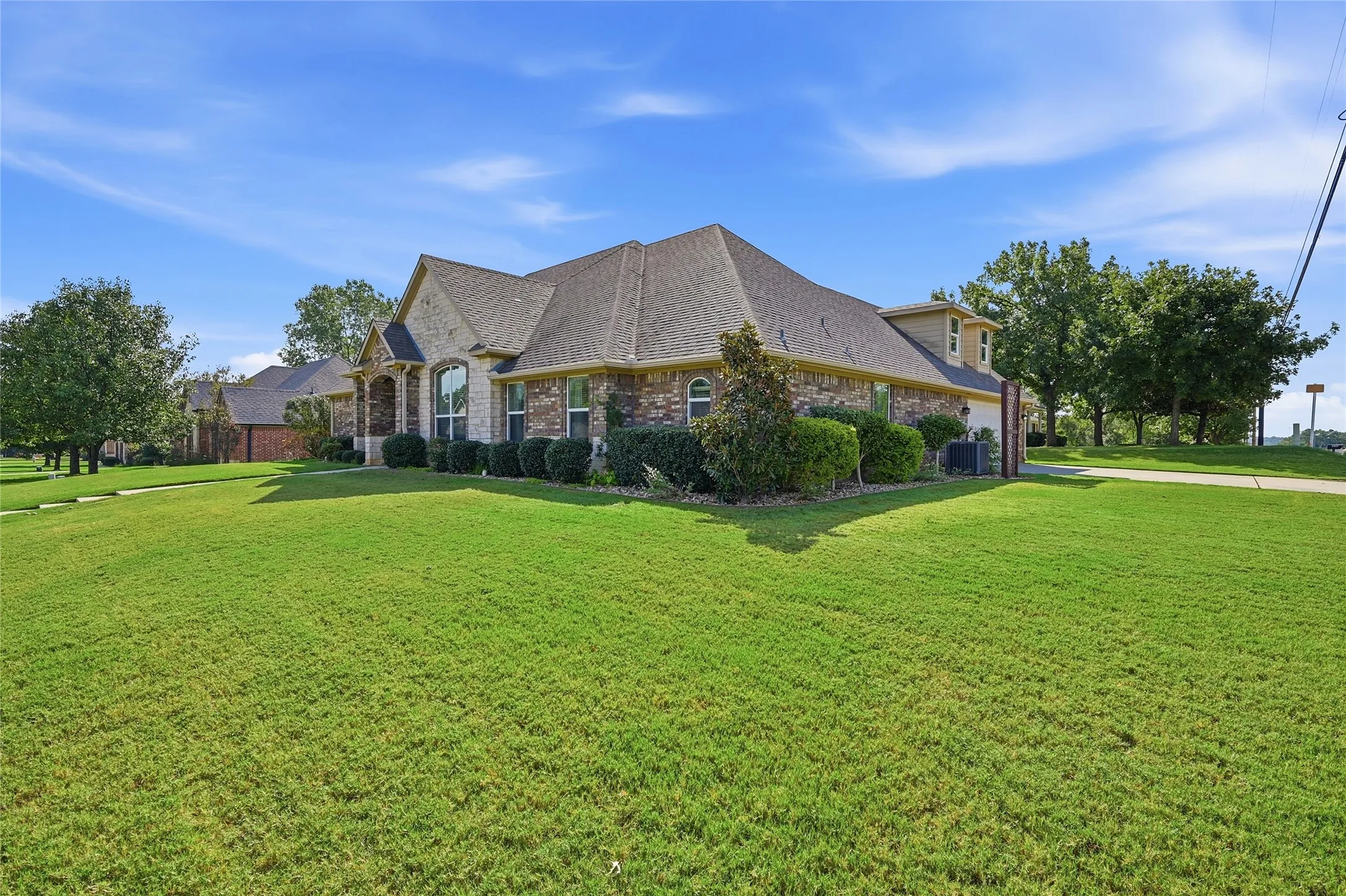 Single Family Residence For Sale in Grayson County , 2130 Park Ridge, Denison, Texas 75020, 3 Bedroom, 3 Bathroom, 2 Garage spaces, 2,623 Sqft, built in 2013, mls#21410468, Real Estate Agent in Denison, Homes For Sale in Grayson county, Homes For Sale in Denison, Realtor in Denison Texas, Real Estate Brokerage Independent Realty Texas, Luminita Cordes Realtor