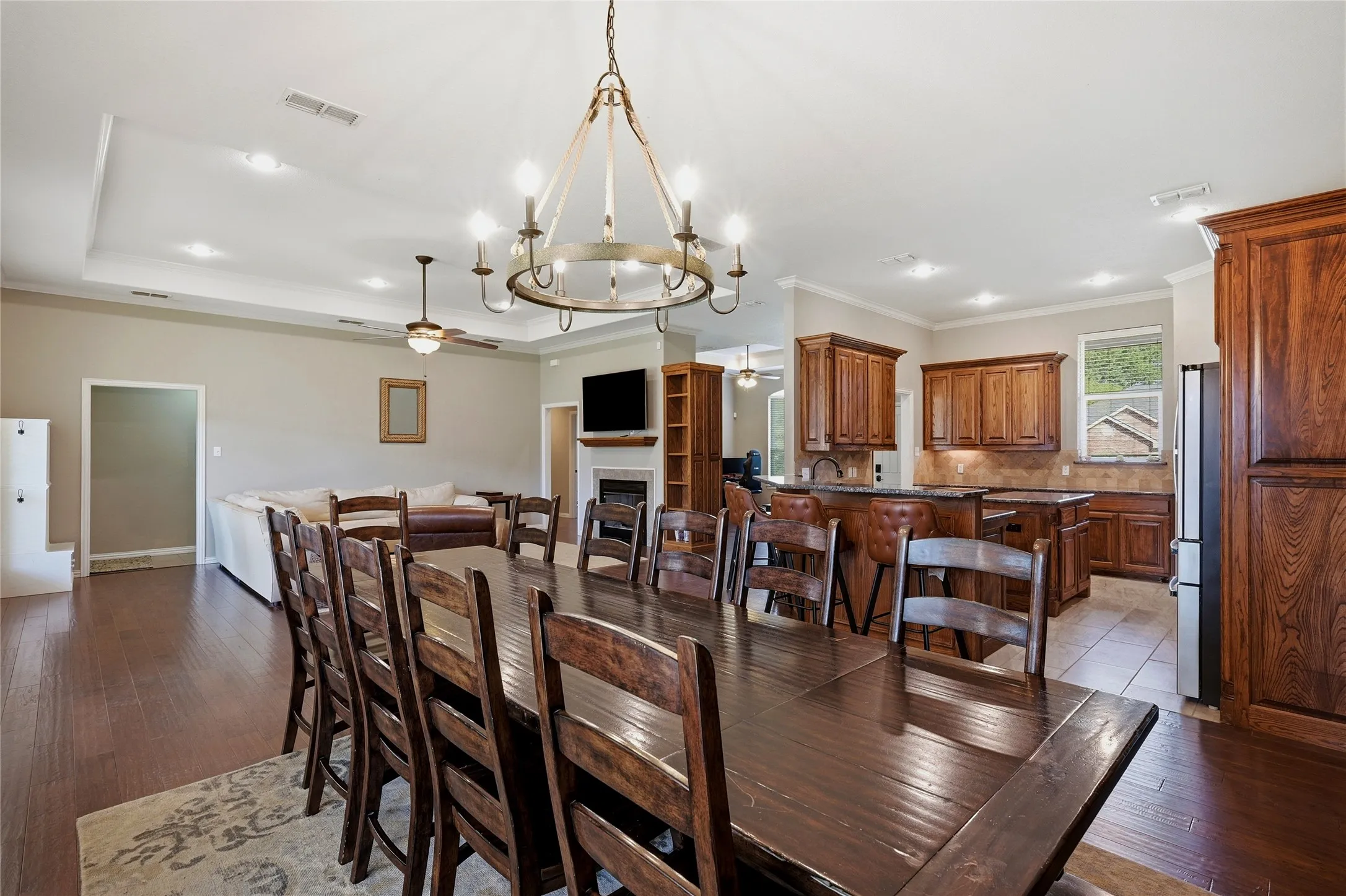 Single Family Residence For Sale in Grayson County , 2130 Park Ridge, Denison, Texas 75020, 3 Bedroom, 3 Bathroom, 2 Garage spaces, 2,623 Sqft, built in 2013, mls#21410468, Real Estate Agent in Denison, Homes For Sale in Grayson county, Homes For Sale in Denison, Realtor in Denison Texas, Real Estate Brokerage Independent Realty Texas, Luminita Cordes Realtor
