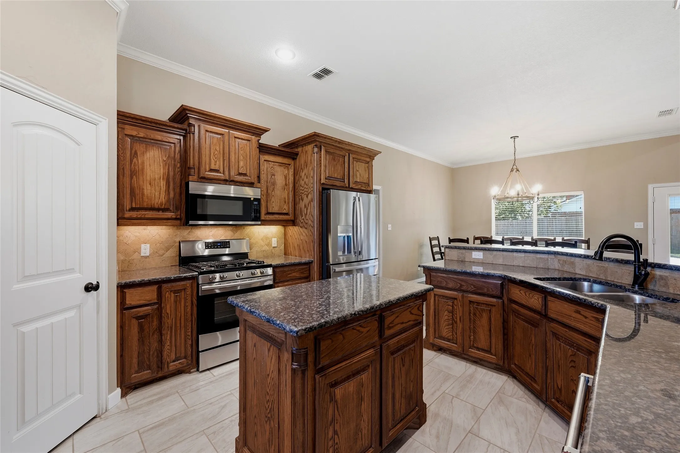 Single Family Residence For Sale in Grayson County , 2130 Park Ridge, Denison, Texas 75020, 3 Bedroom, 3 Bathroom, 2 Garage spaces, 2,623 Sqft, built in 2013, mls#21410468, Real Estate Agent in Denison, Homes For Sale in Grayson county, Homes For Sale in Denison, Realtor in Denison Texas, Real Estate Brokerage Independent Realty Texas, Luminita Cordes Realtor
