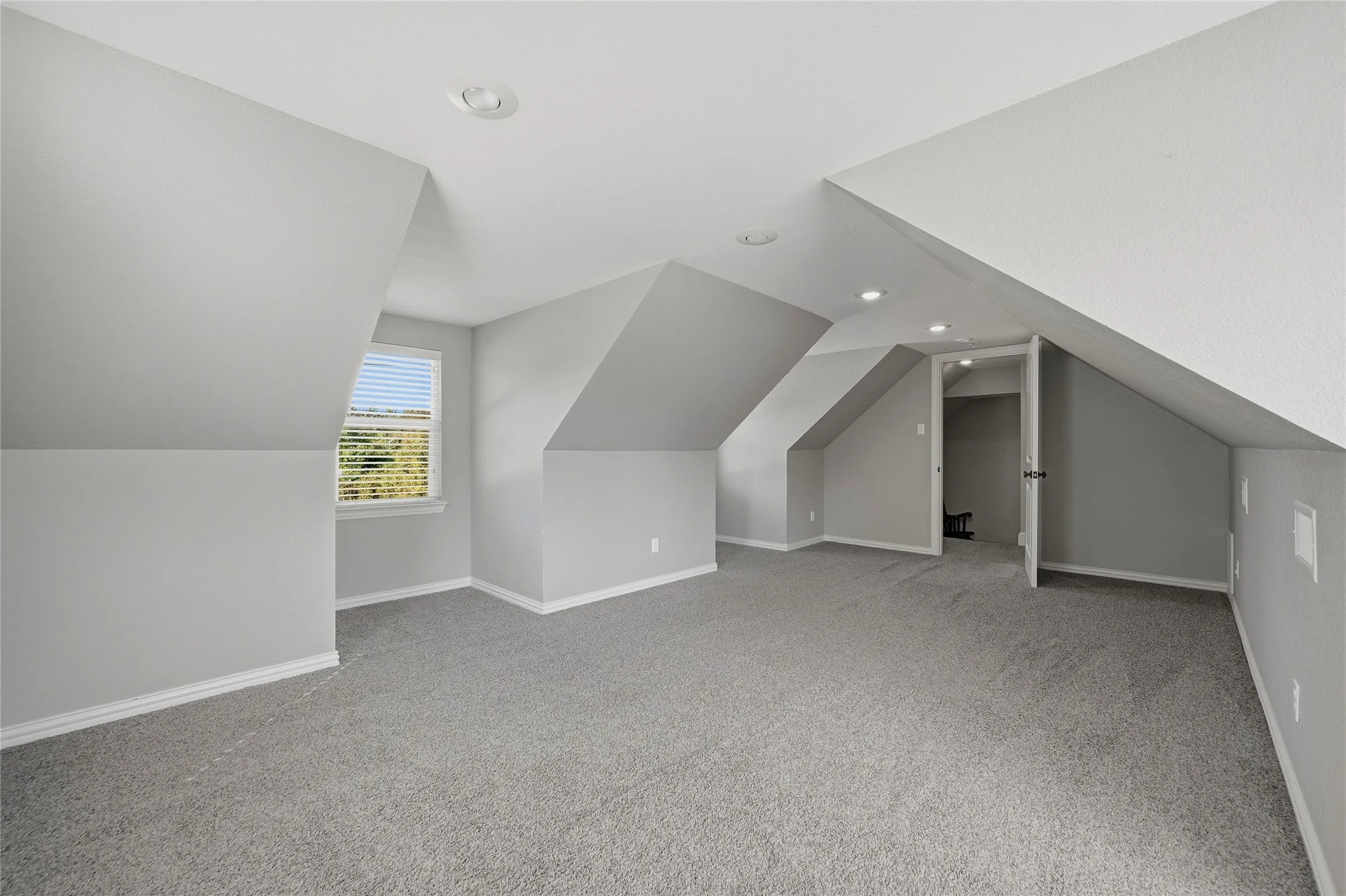 Single Family Residence For Sale in Grayson County , 2130 Park Ridge, Denison, Texas 75020, 3 Bedroom, 3 Bathroom, 2 Garage spaces, 2,623 Sqft, built in 2013, mls#21410468, Real Estate Agent in Denison, Homes For Sale in Grayson county, Homes For Sale in Denison, Realtor in Denison Texas, Real Estate Brokerage Independent Realty Texas, Luminita Cordes Realtor