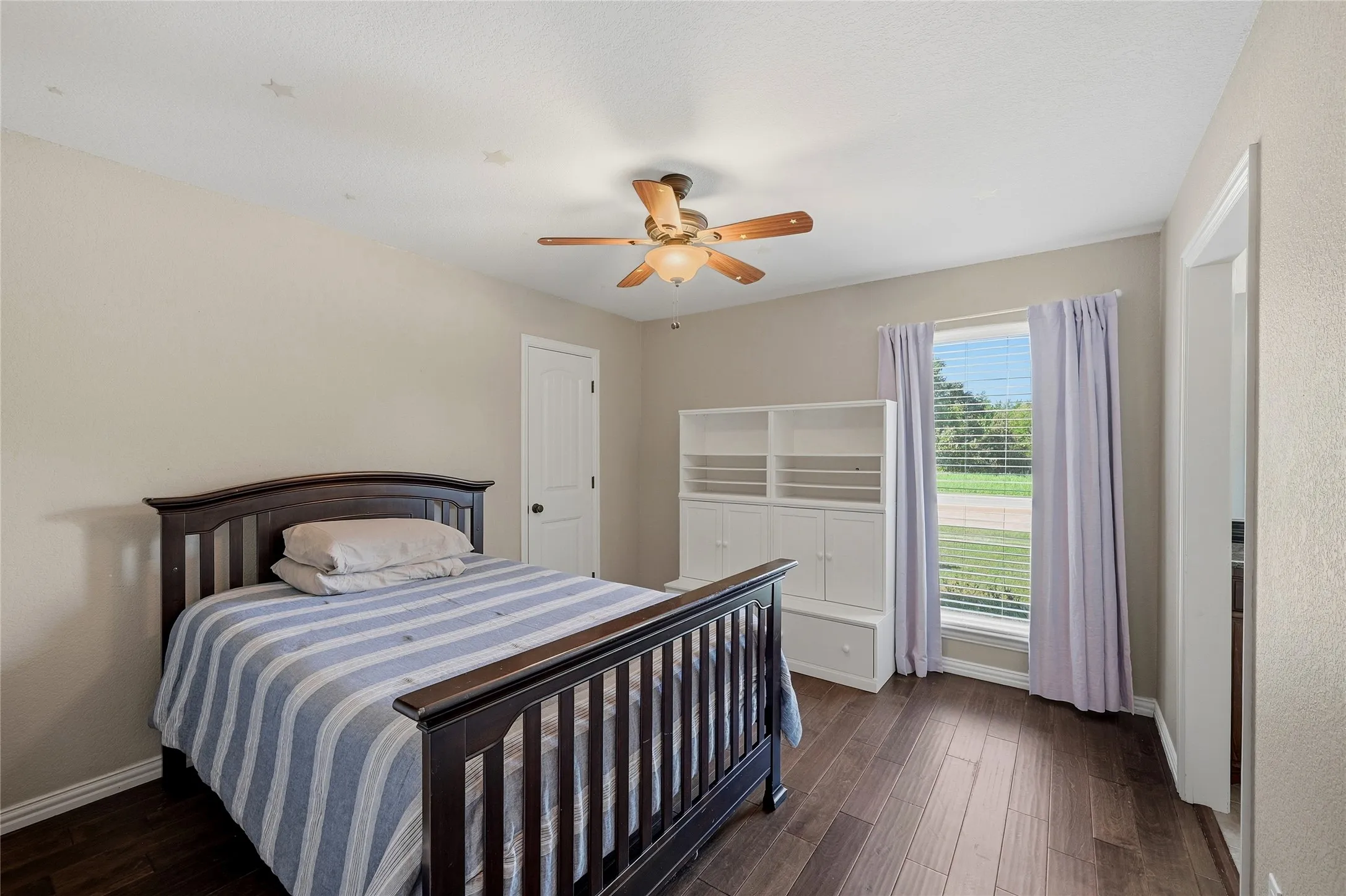 Single Family Residence For Sale in Grayson County , 2130 Park Ridge, Denison, Texas 75020, 3 Bedroom, 3 Bathroom, 2 Garage spaces, 2,623 Sqft, built in 2013, mls#21410468, Real Estate Agent in Denison, Homes For Sale in Grayson county, Homes For Sale in Denison, Realtor in Denison Texas, Real Estate Brokerage Independent Realty Texas, Luminita Cordes Realtor