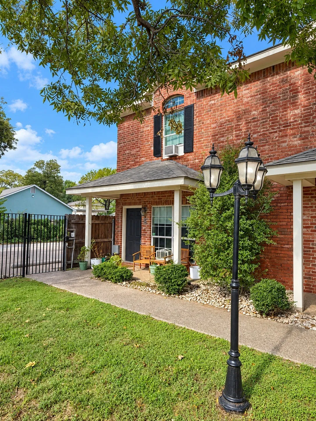 Condominium For Sale in Mc Lennan County , 1809 S 11th Street E, Waco, Texas 76706, 2 Bedroom, 3 Bathroom, Garage spaces, 1,282 Sqft, built in 2002, mls#21397574, Real Estate Agent in Waco, Homes For Sale in Mc Lennan county, Homes For Sale in Waco, Realtor in Waco Texas, Real Estate Brokerage Independent Realty Texas, Luminita Cordes Realtor
