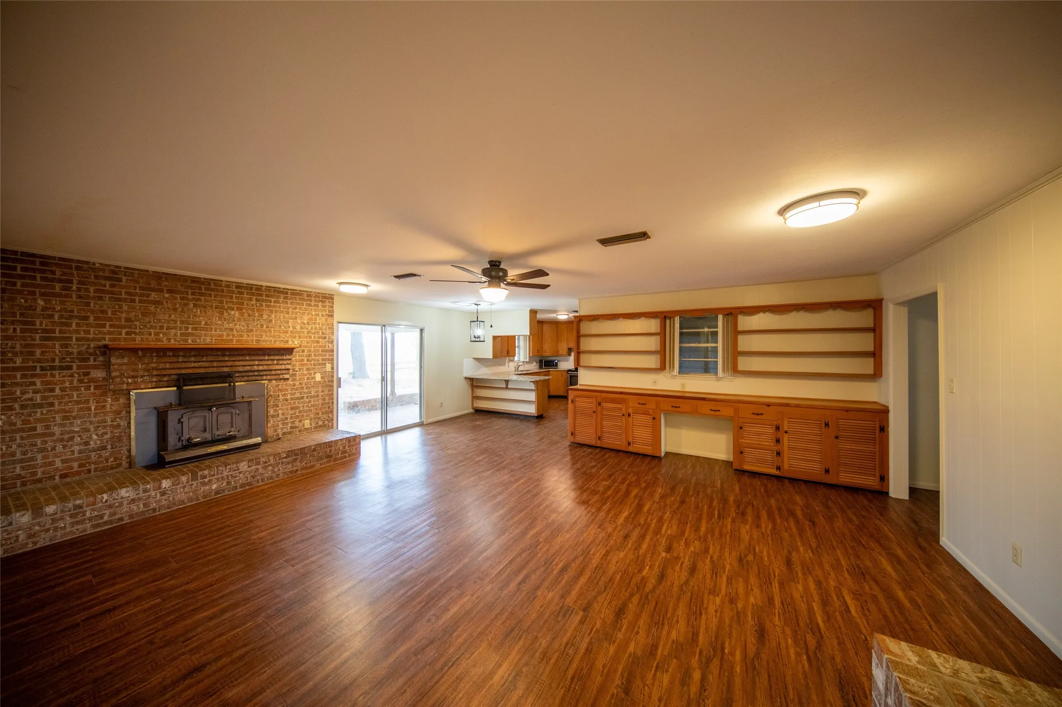 Farm For Sale in Camp County , 2529 W Highway 11, Pittsburg, Texas 75686, 3 Bedroom, 2 Bathroom, 3 Garage spaces, 1,753 Sqft, built in 0, mls#21409894, Real Estate Agent in Pittsburg, Homes For Sale in Camp county, Homes For Sale in Pittsburg, Realtor in Pittsburg Texas, Real Estate Brokerage Independent Realty Texas, Luminita Cordes Realtor