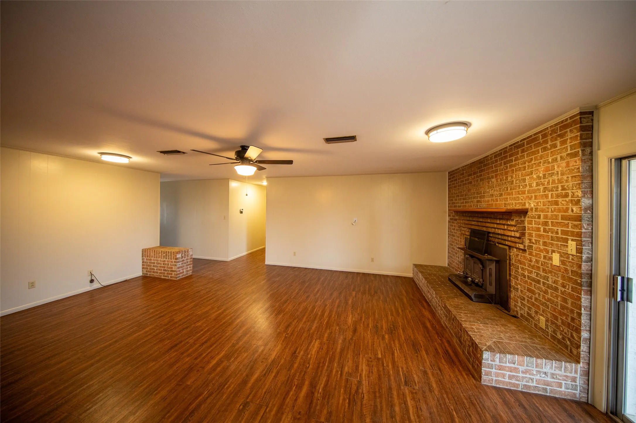 Farm For Sale in Camp County , 2529 W Highway 11, Pittsburg, Texas 75686, 3 Bedroom, 2 Bathroom, 3 Garage spaces, 1,753 Sqft, built in 0, mls#21409894, Real Estate Agent in Pittsburg, Homes For Sale in Camp county, Homes For Sale in Pittsburg, Realtor in Pittsburg Texas, Real Estate Brokerage Independent Realty Texas, Luminita Cordes Realtor