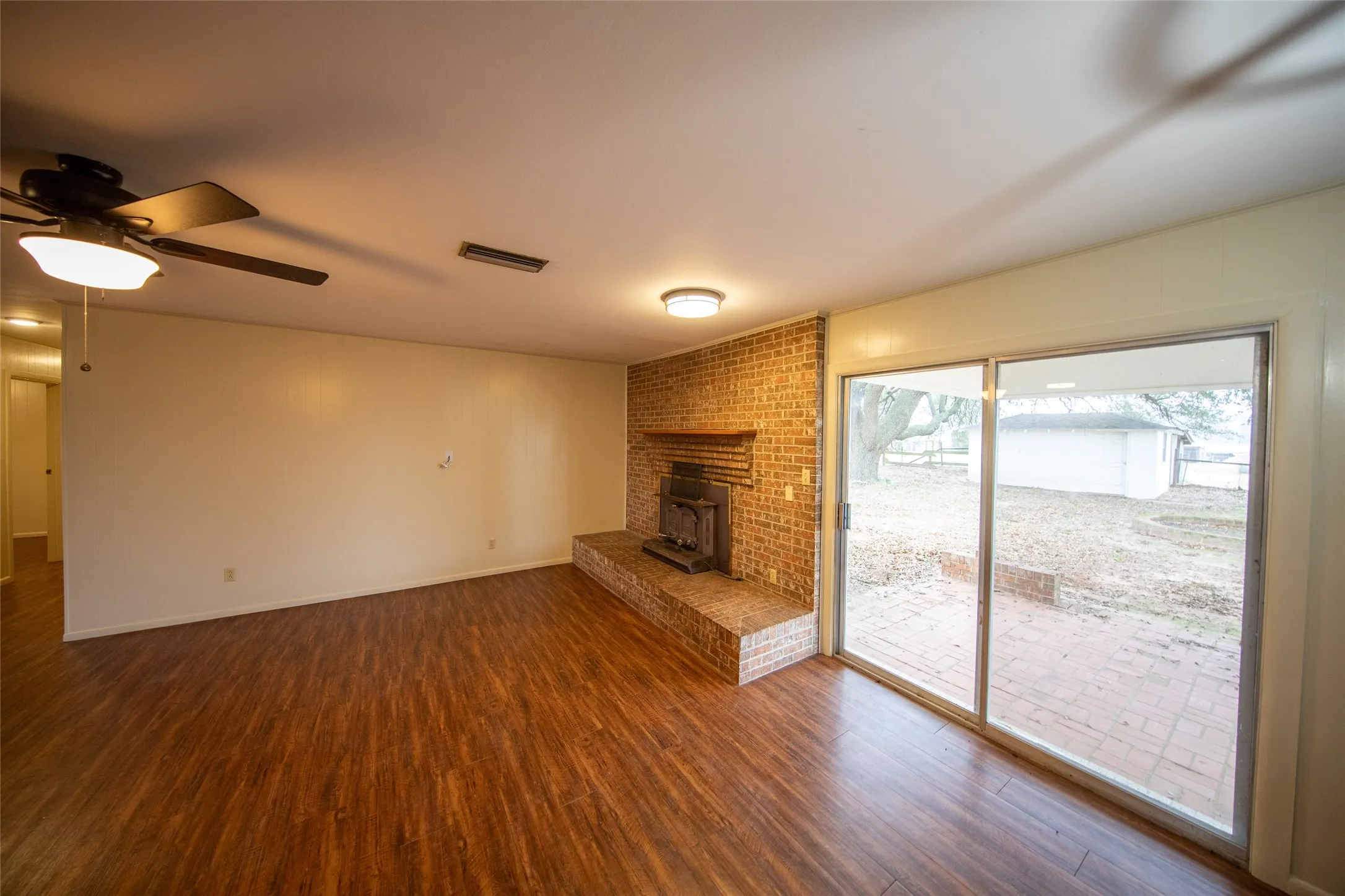 Farm For Sale in Camp County , 2529 W Highway 11, Pittsburg, Texas 75686, 3 Bedroom, 2 Bathroom, 3 Garage spaces, 1,753 Sqft, built in 0, mls#21409894, Real Estate Agent in Pittsburg, Homes For Sale in Camp county, Homes For Sale in Pittsburg, Realtor in Pittsburg Texas, Real Estate Brokerage Independent Realty Texas, Luminita Cordes Realtor